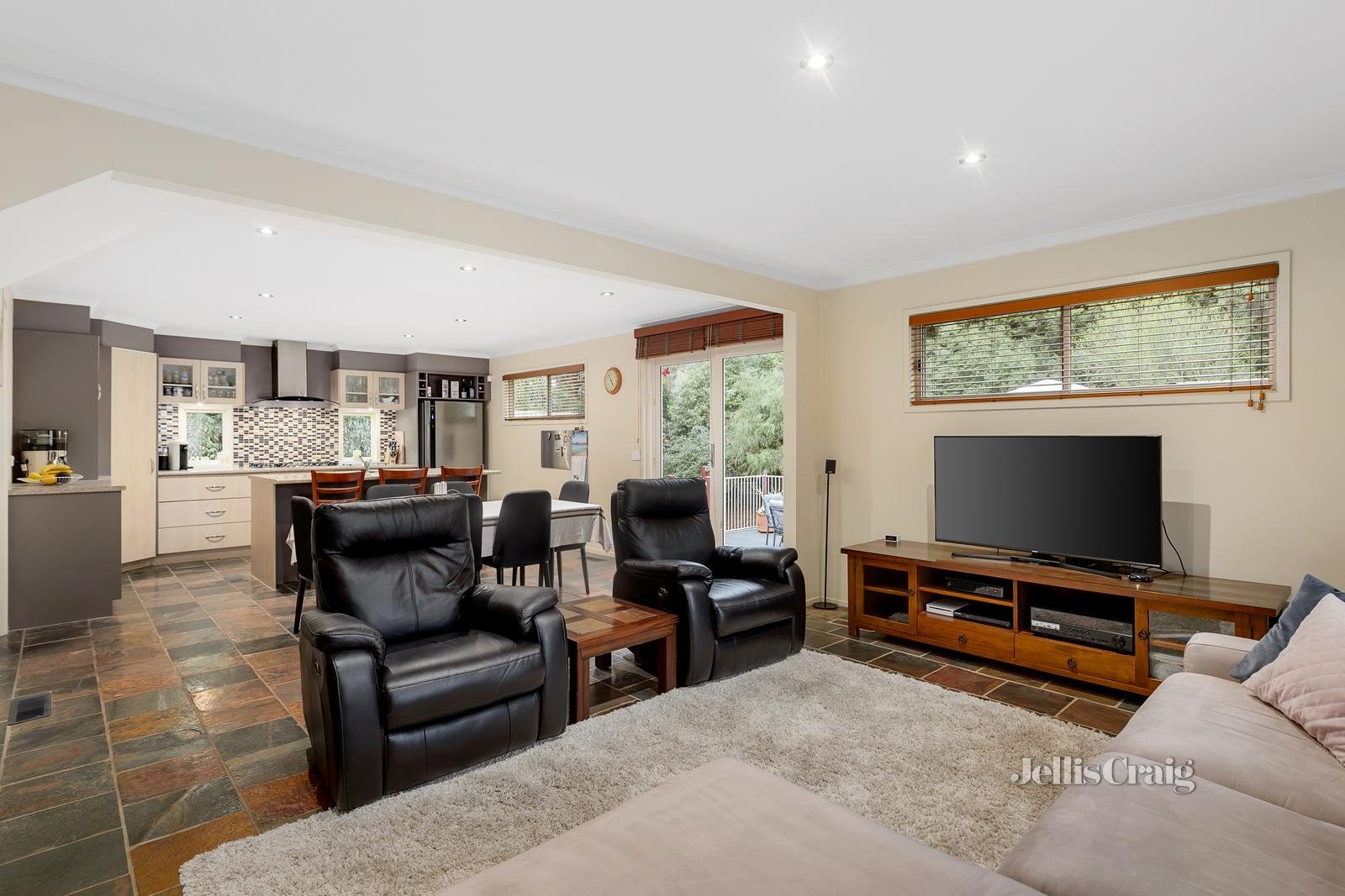 2 Tyrone Drive, Eltham image 9