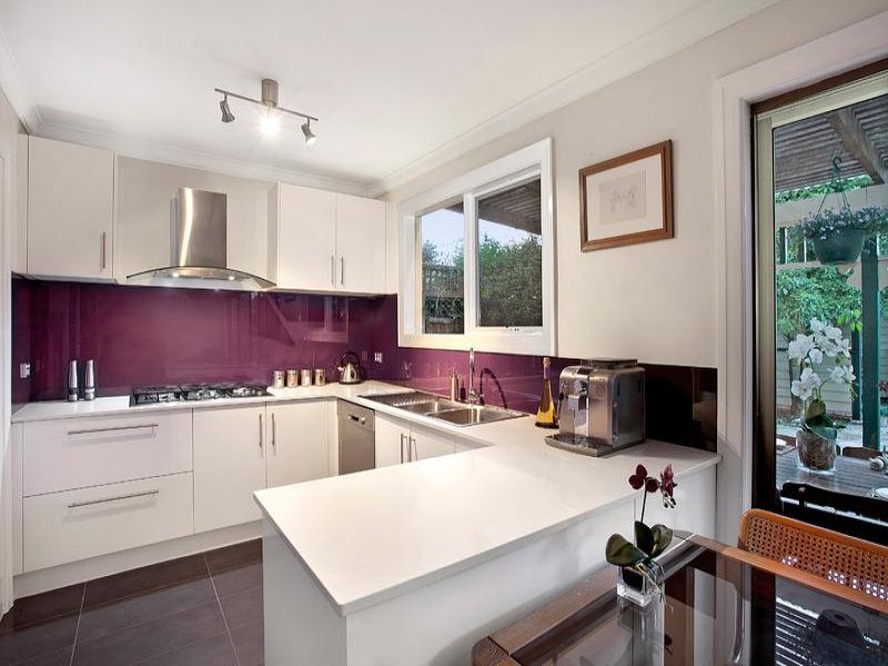 2 Valonia Avenue, Surrey Hills image 4