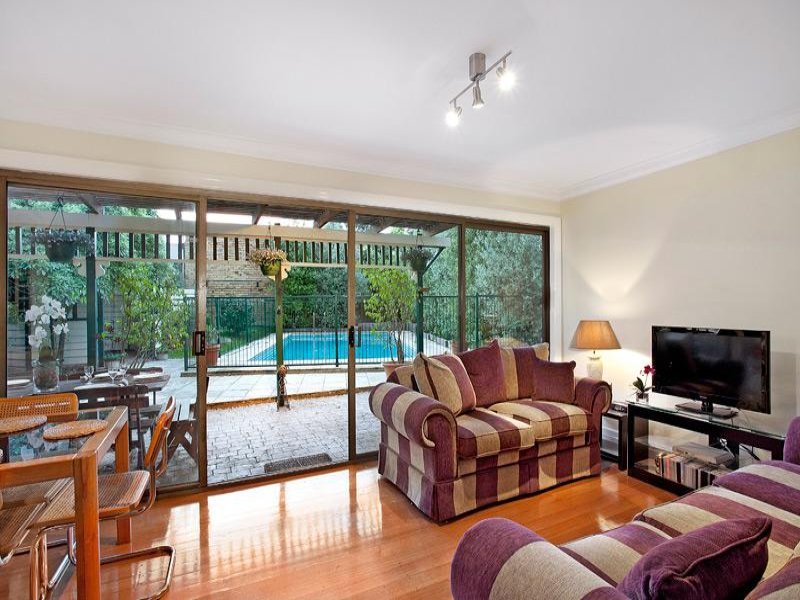 2 Valonia Avenue, Surrey Hills image 5