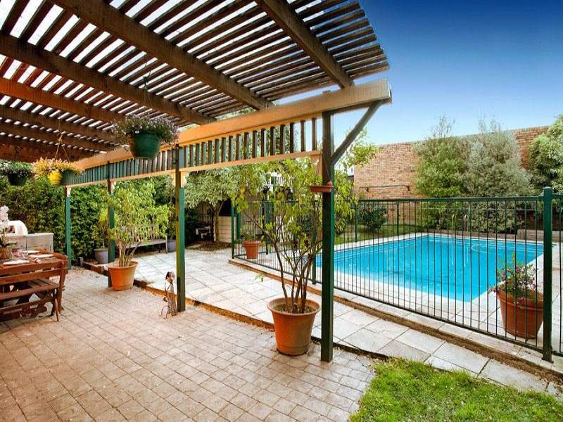 2 Valonia Avenue, Surrey Hills image 8