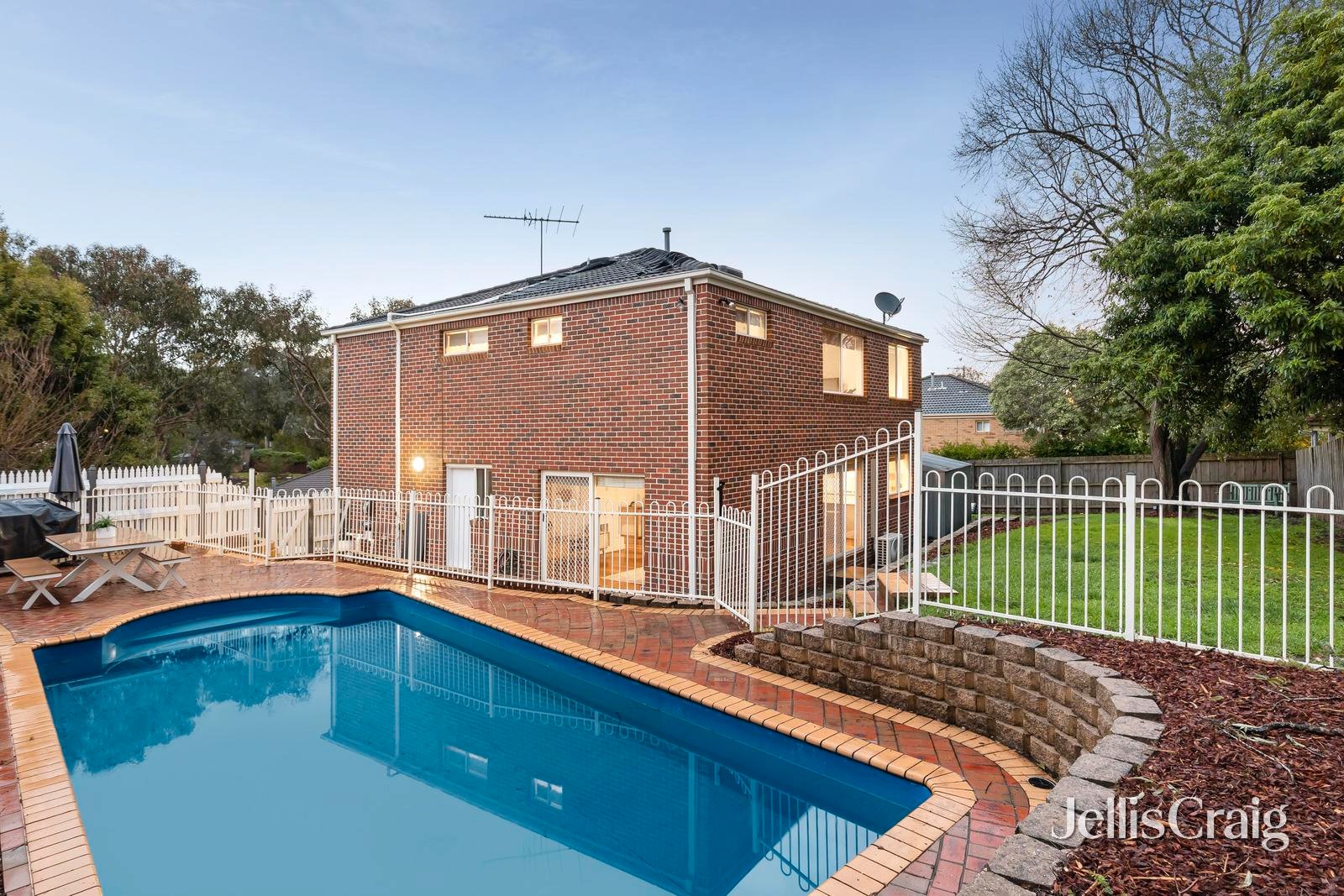 2 Vanessa Court, Warranwood image 14