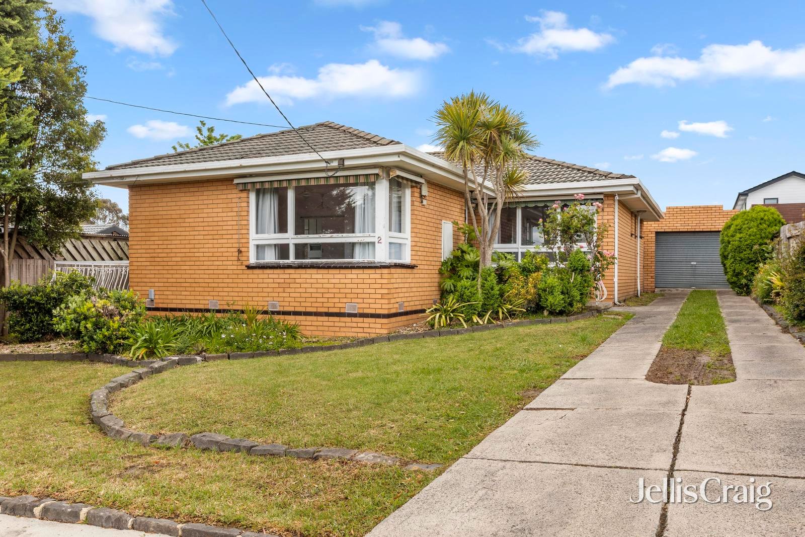 2 Walton Heath Crescent, Mount Waverley image 1