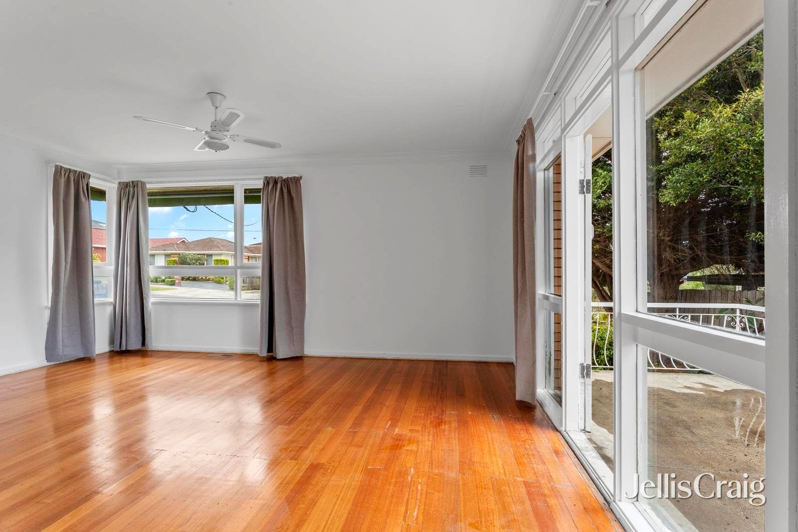 2 Walton Heath Crescent, Mount Waverley image 3