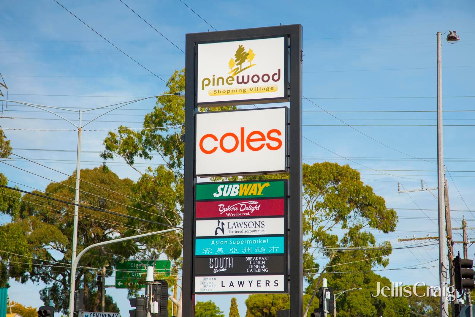 2 Walton Heath Crescent, Mount Waverley image 8