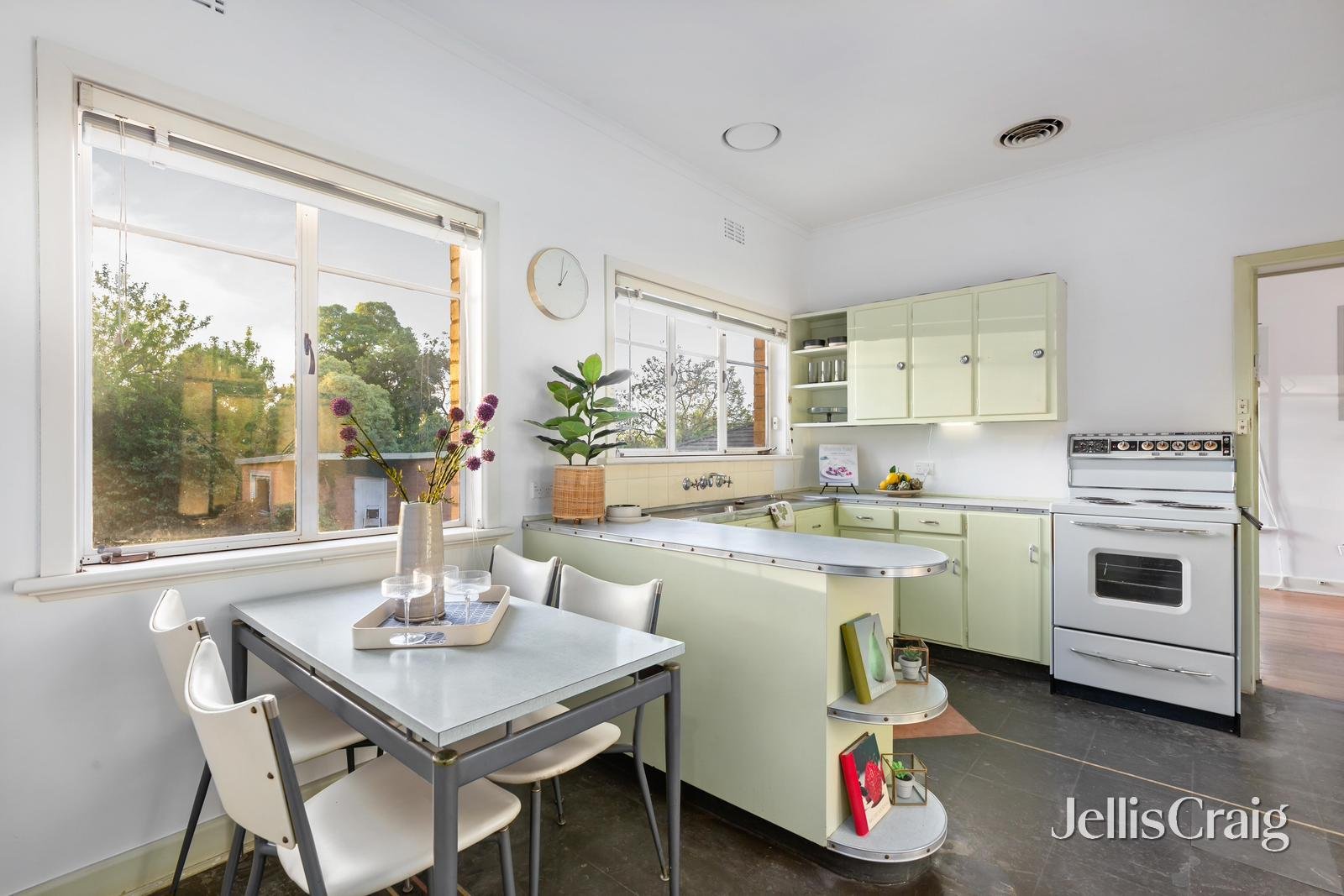 2 Wanbrow Avenue, Balwyn North image 4