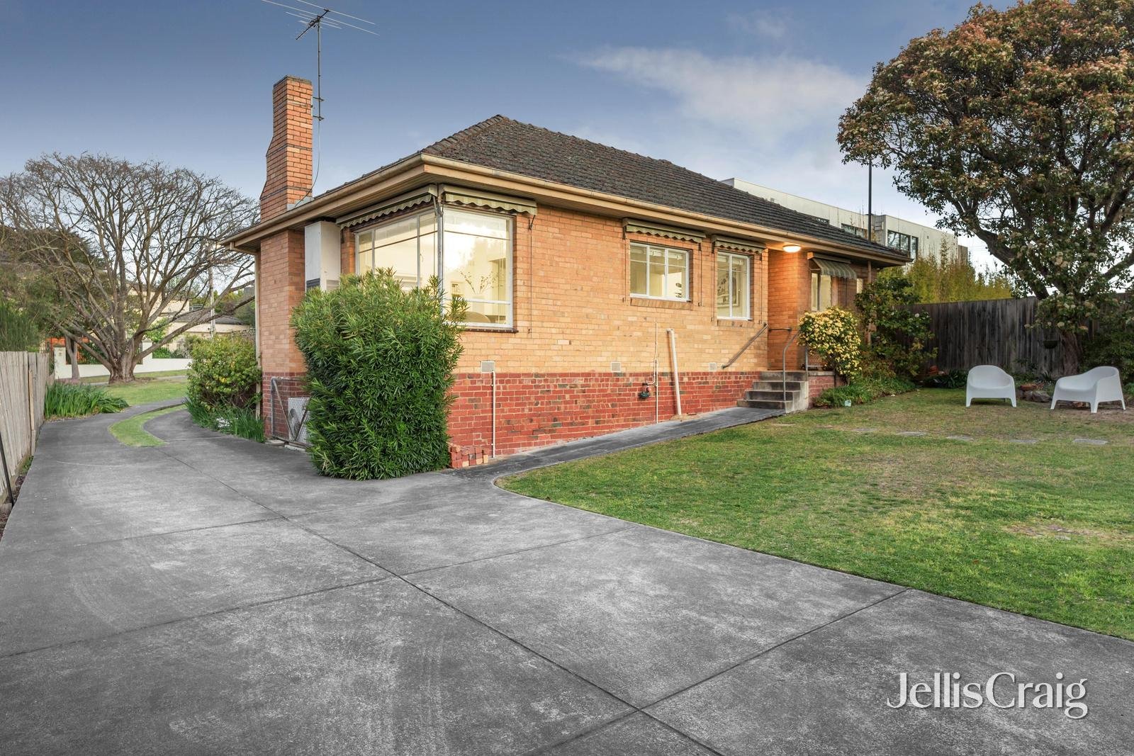 2 Wanbrow Avenue, Balwyn North image 8
