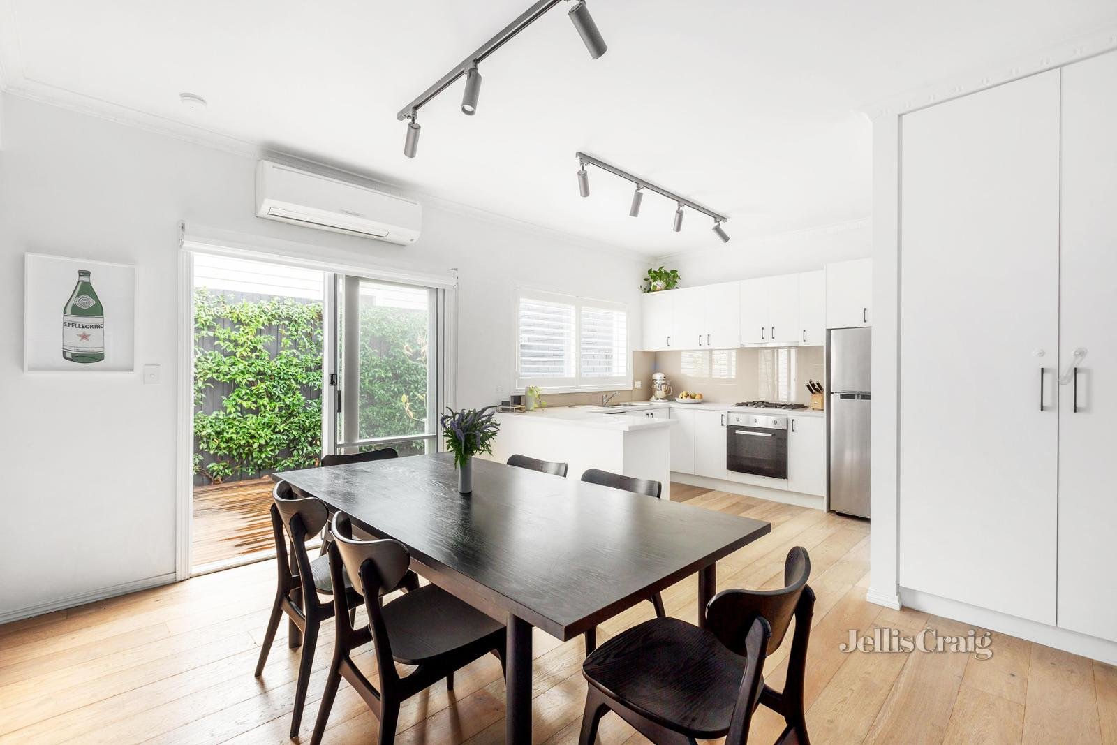 2 Warley Road, Malvern East image 4