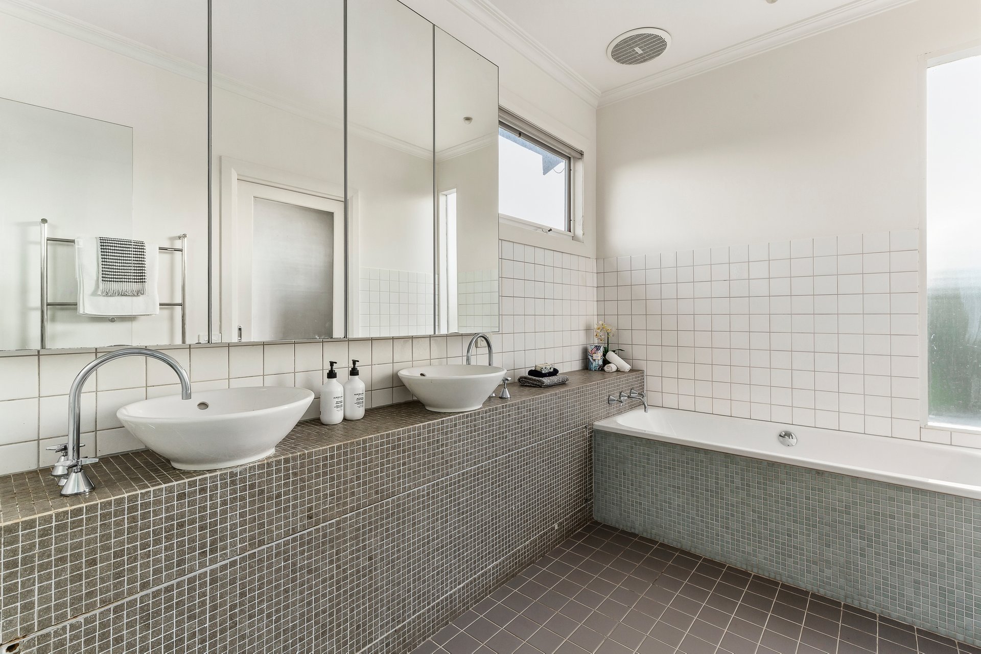 2 Wave Street, Hampton image 10