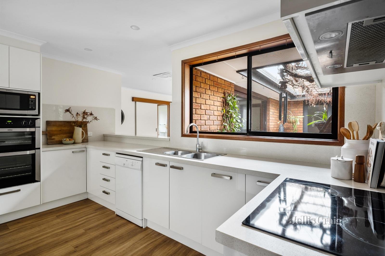 2 Westmere Place, Viewbank image 4