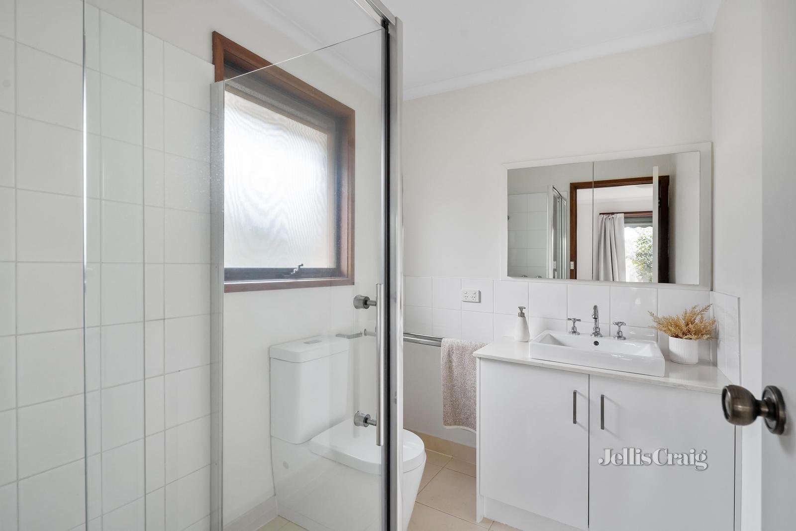 2 Westmere Place, Viewbank image 8