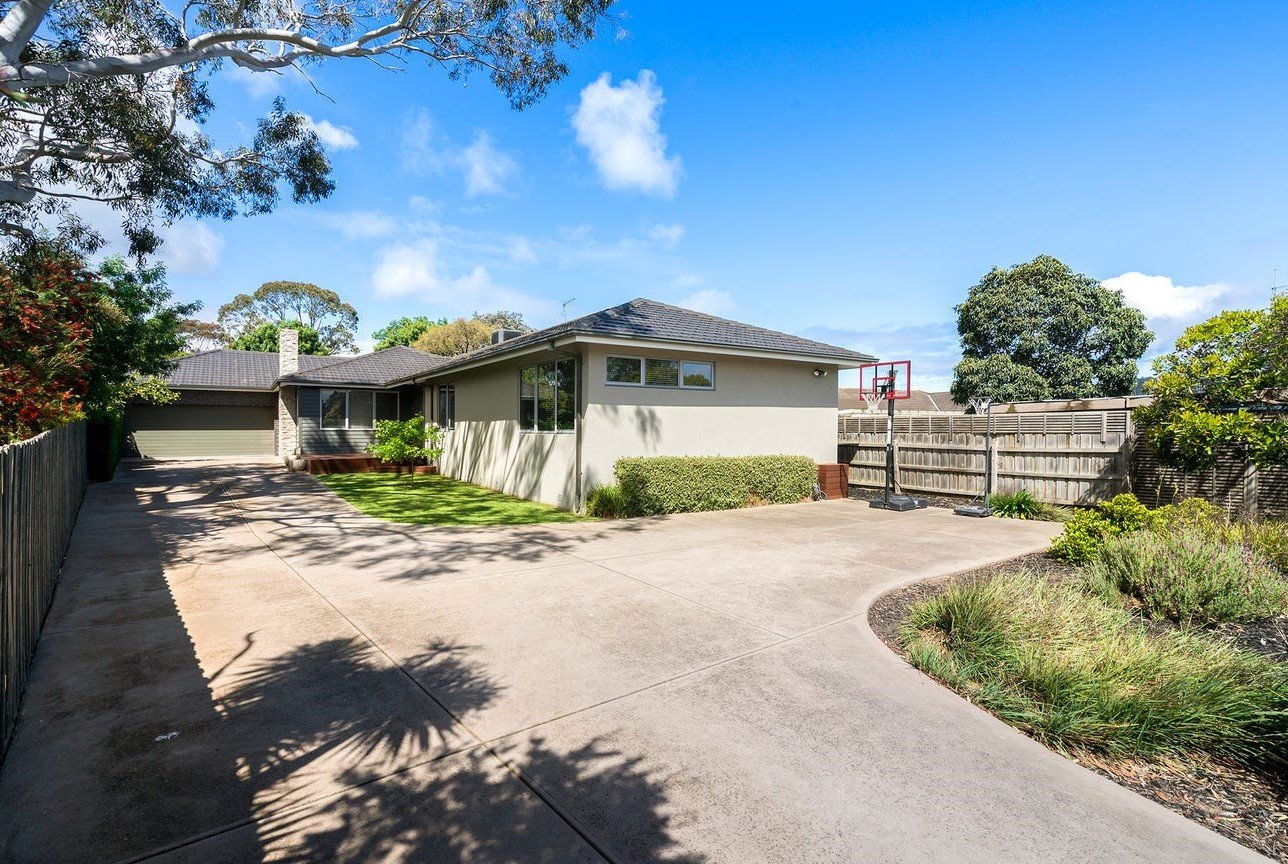 2 Wiringa Crescent, Mount Eliza image 1