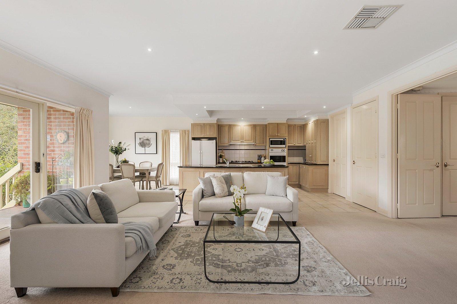 2 Woodhall Wynd, Donvale image 2