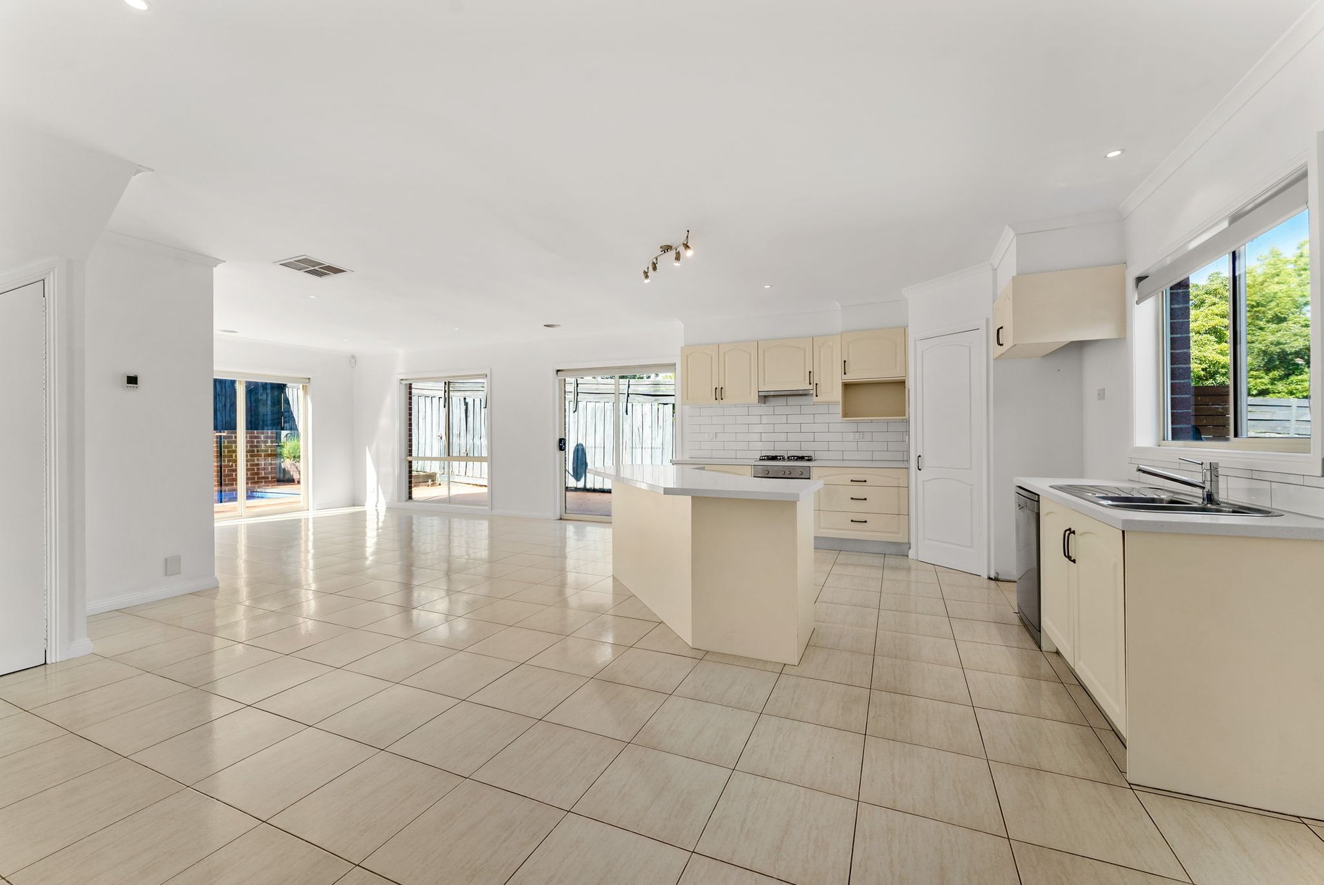 2 Woodland Park Rise, Croydon&nbsp;South image 4