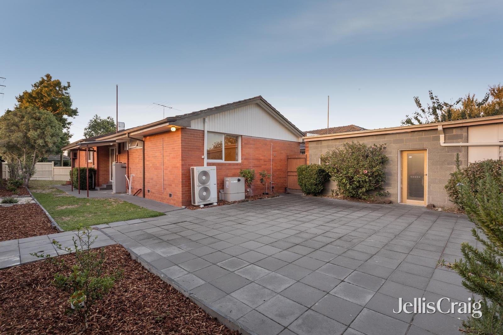 2 Wyuna Court, Bentleigh image 12
