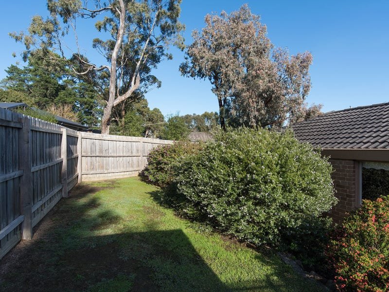 2 Zina Grove, Mooroolbark image 11