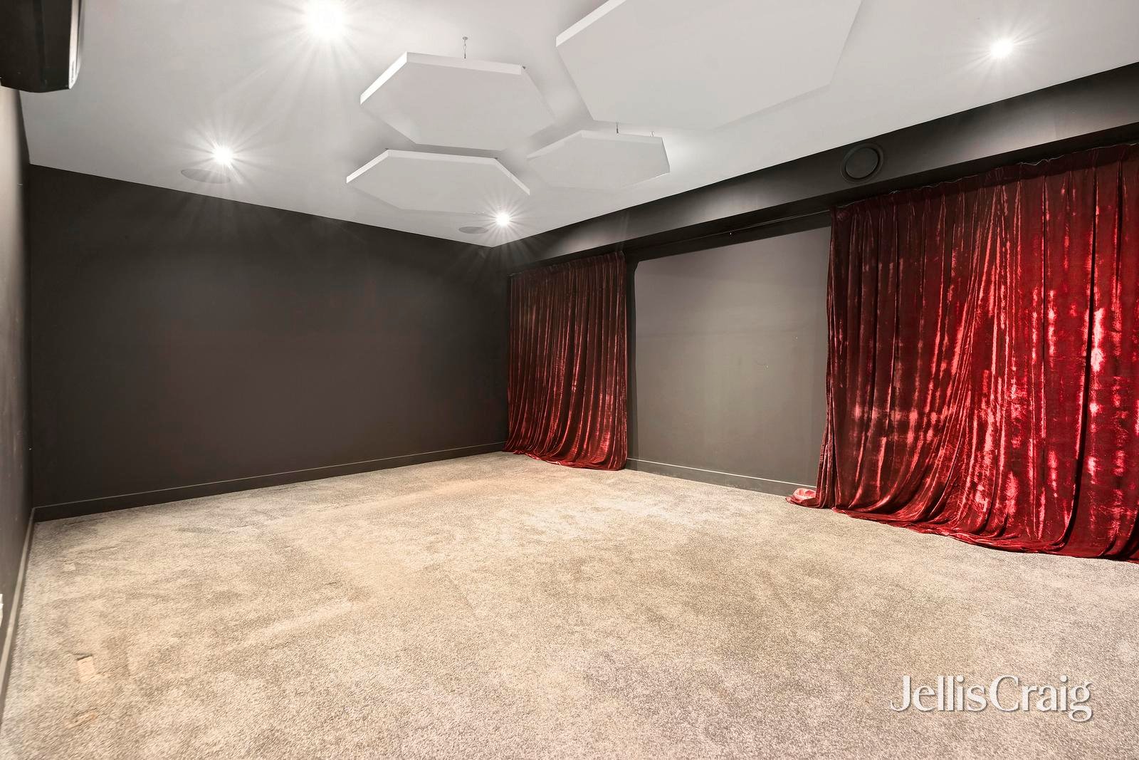 20 Angler Parade, Ascot&nbsp;Vale image 12