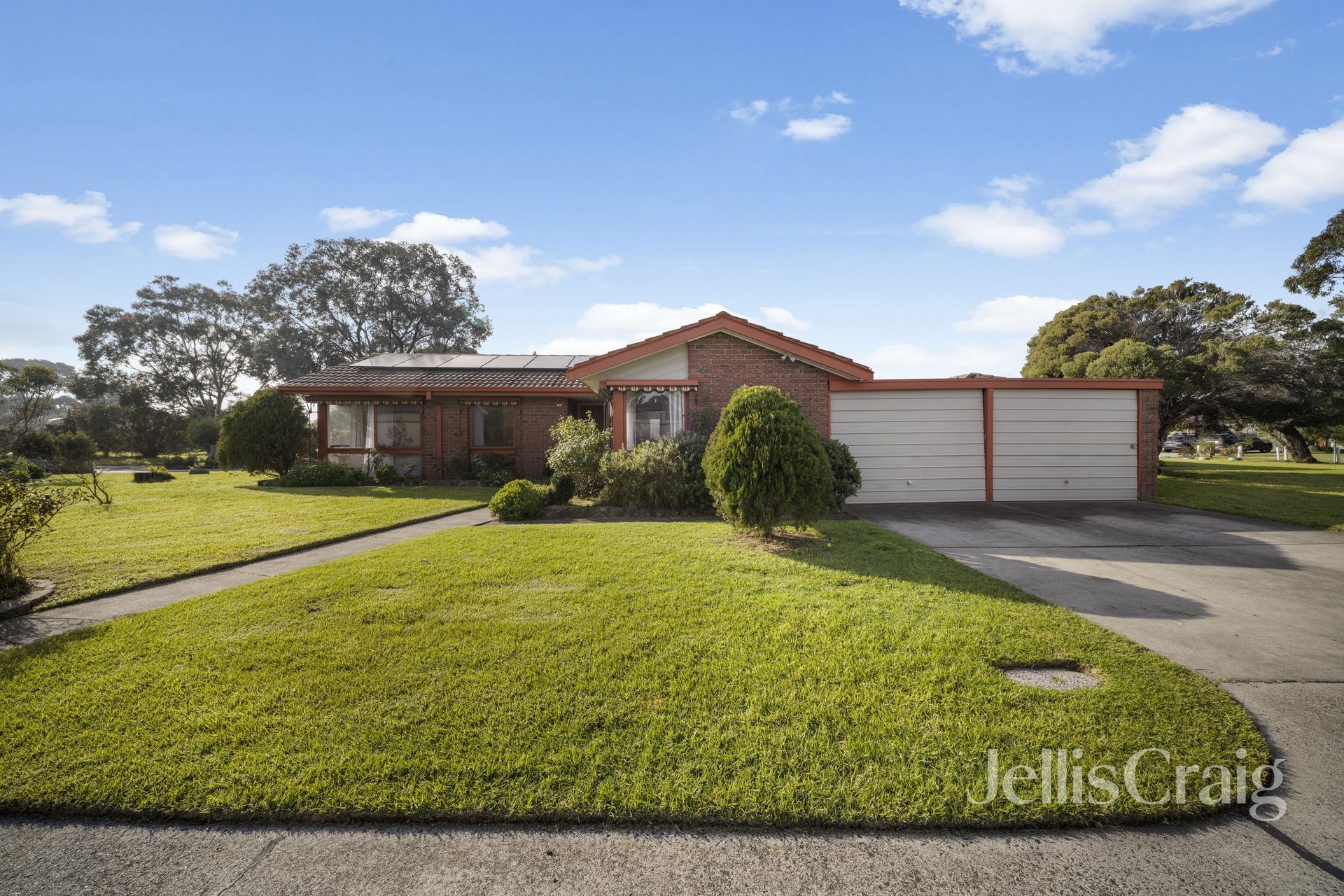 20 Arnold Drive, Chelsea image 1