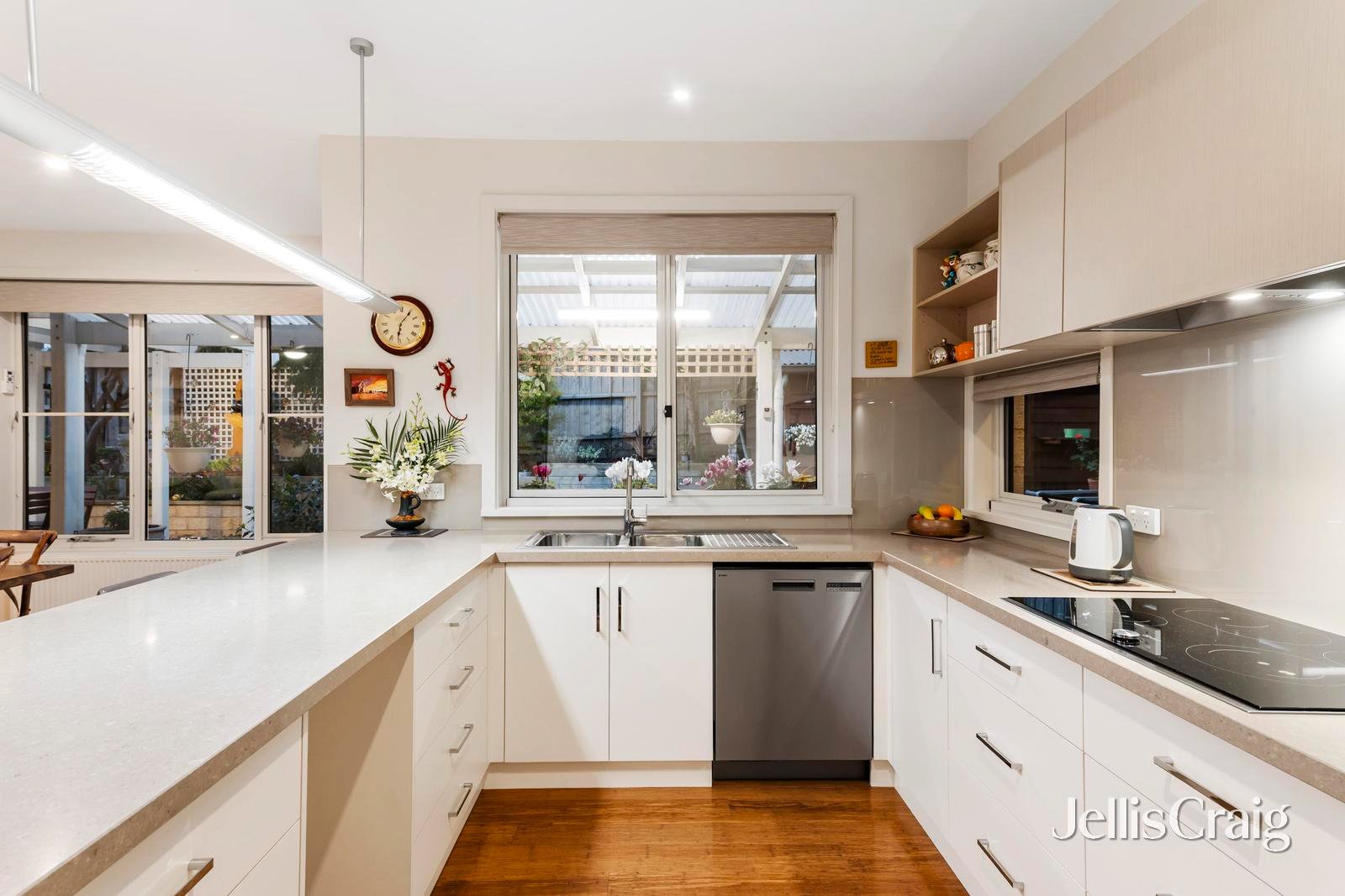 20 Auburn Grove, Croydon South image 7