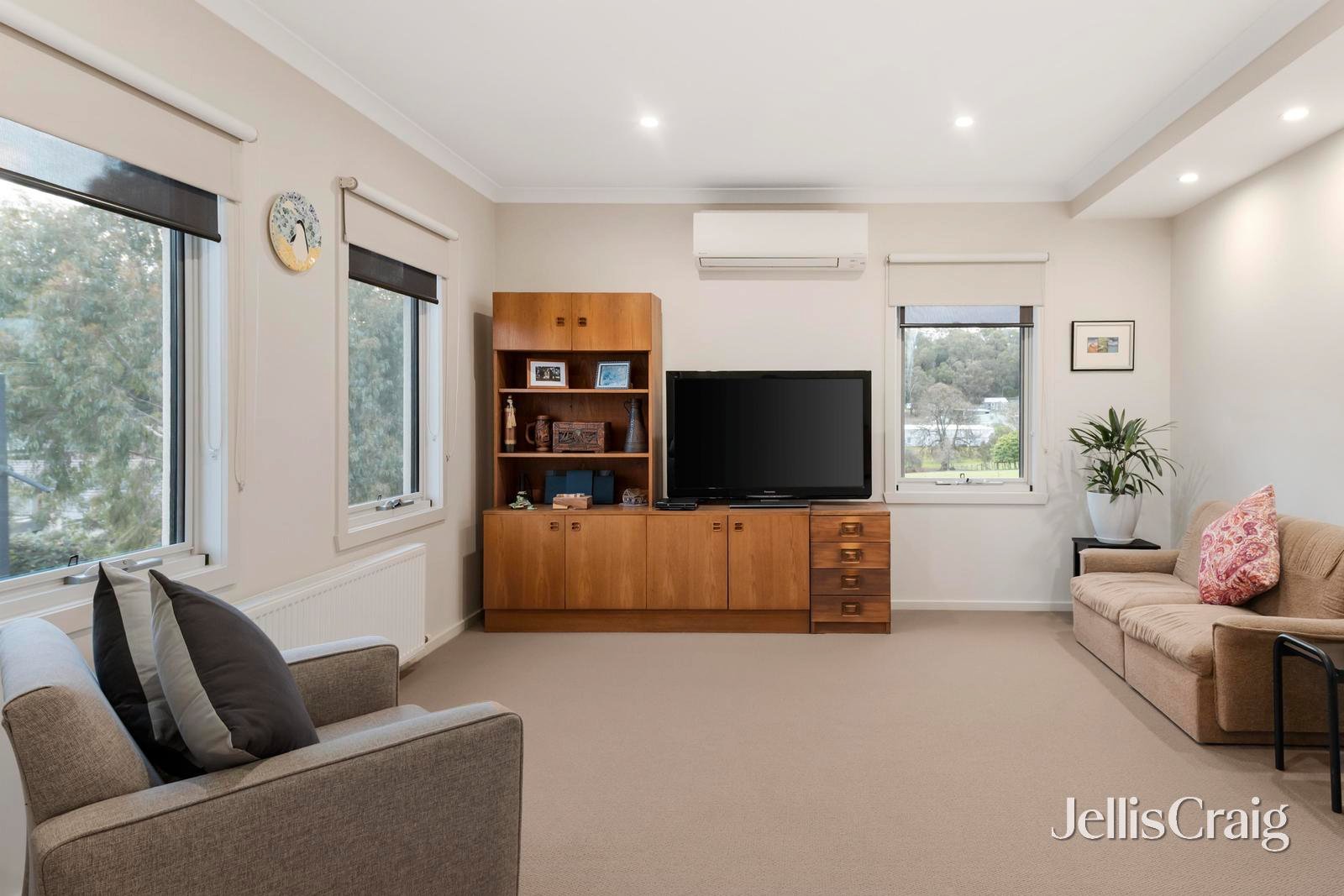 20 Auburn Grove, Croydon South image 8