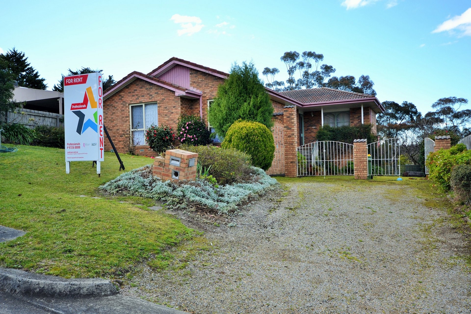 20 Autumn Grove, Mooroolbark image 1