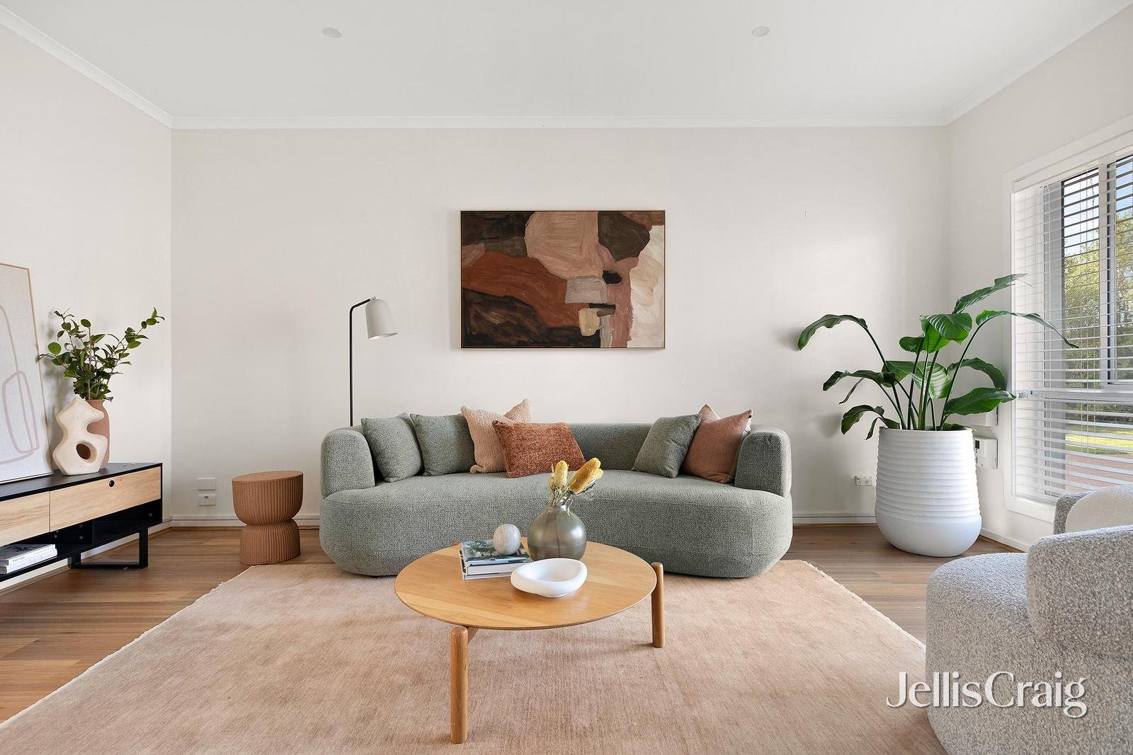 20 Balerno Circle, Gowanbrae image 2