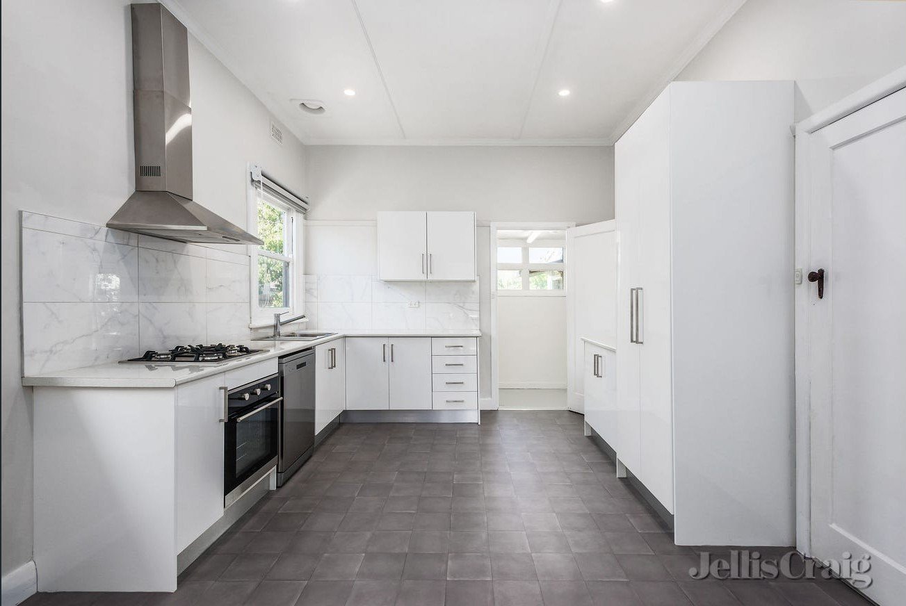 20 Balmoral Avenue, Bentleigh image 2