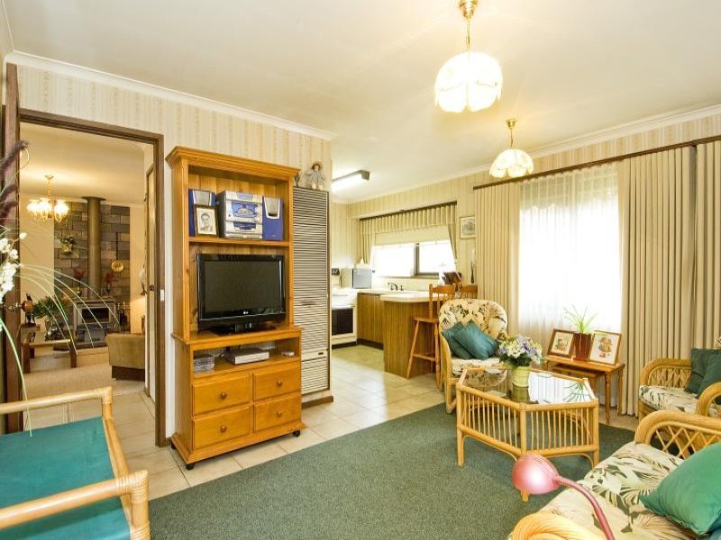 20 Braemar Court, Newtown image 5