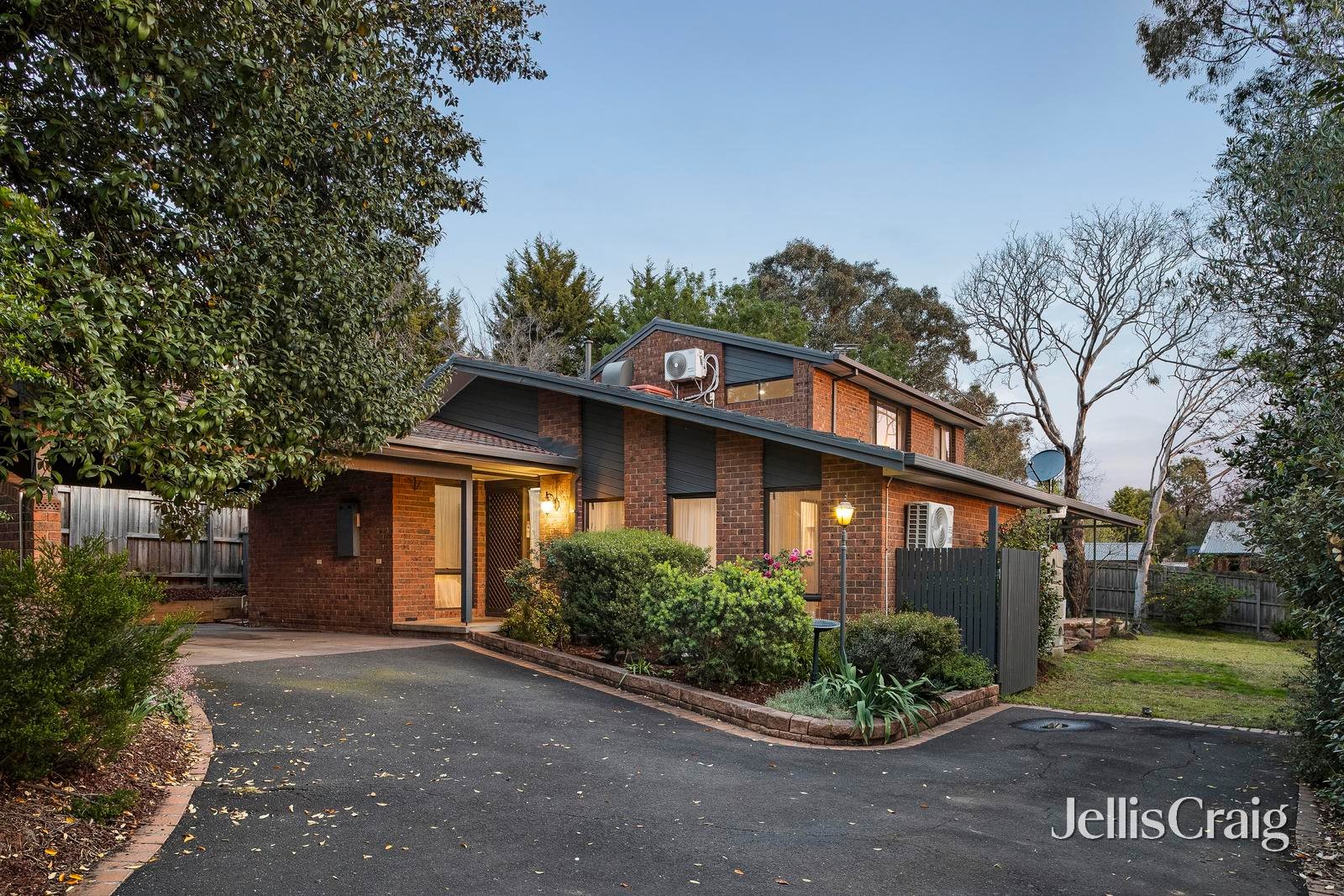 20 Calendonia Drive, Eltham North image 1