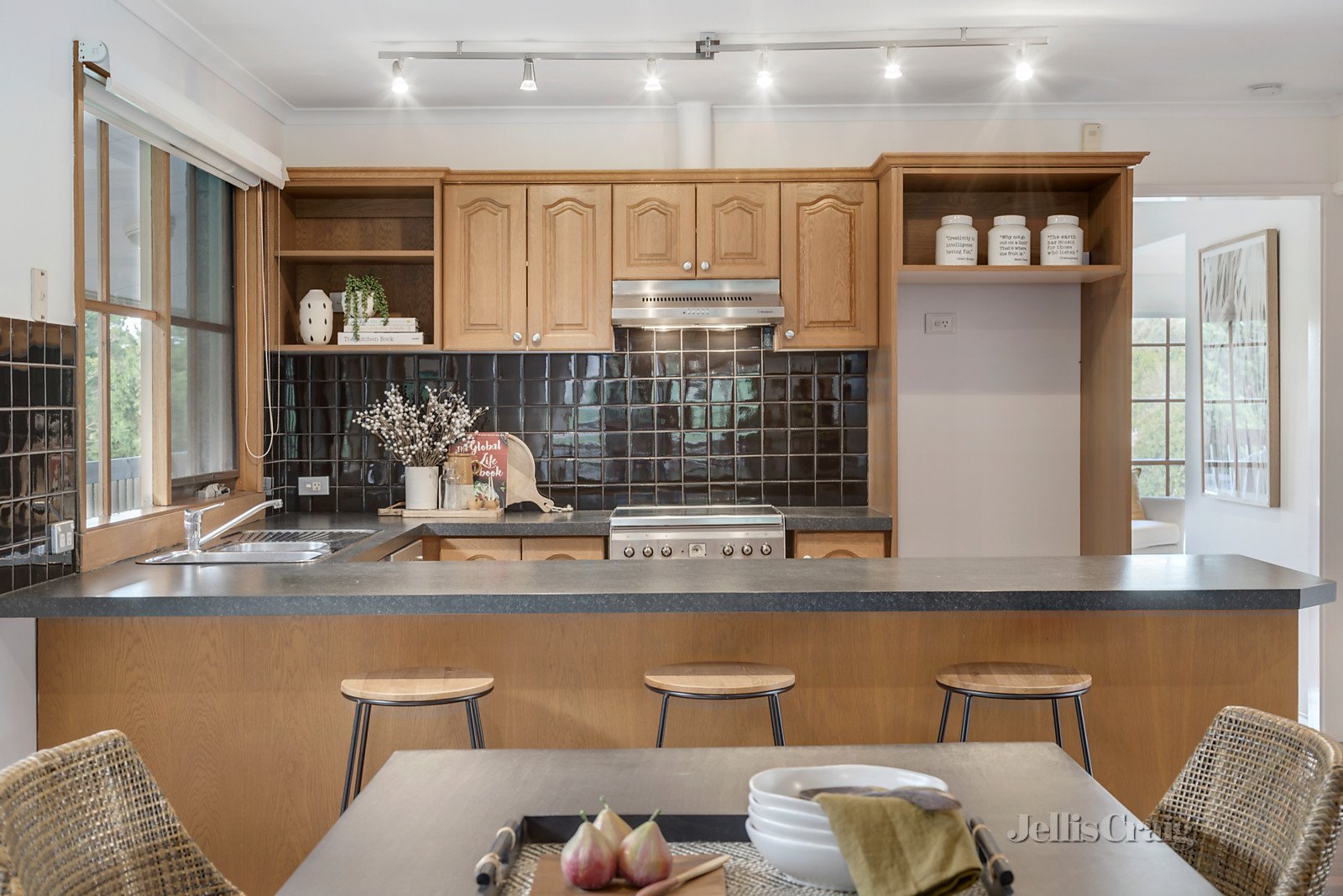 20 Cambrian Court, Eltham North image 2