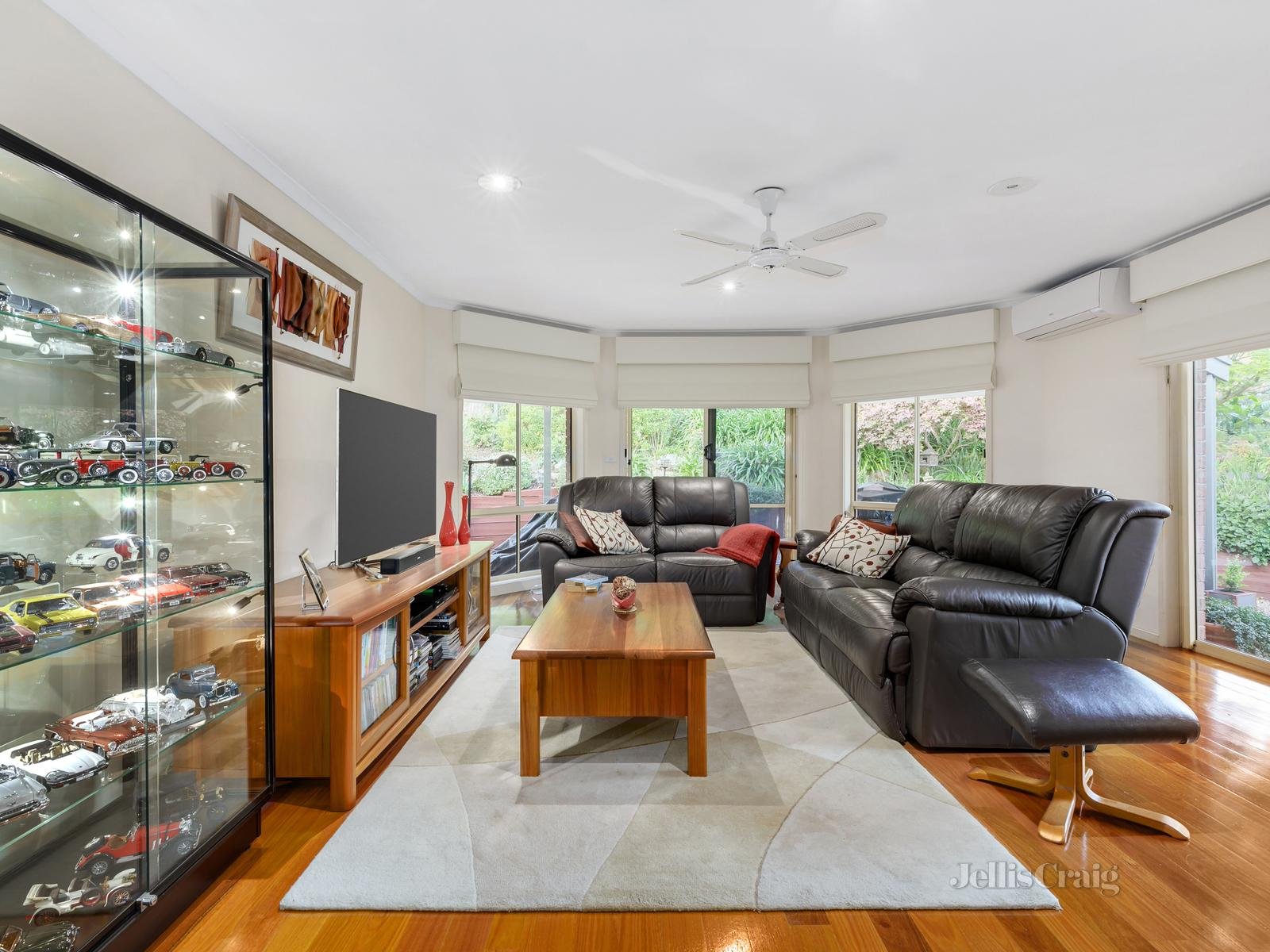 20 Cameron Court, Eltham image 2