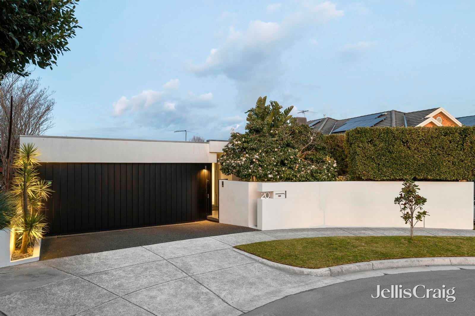 20 Carinya Road, Bentleigh East image 1