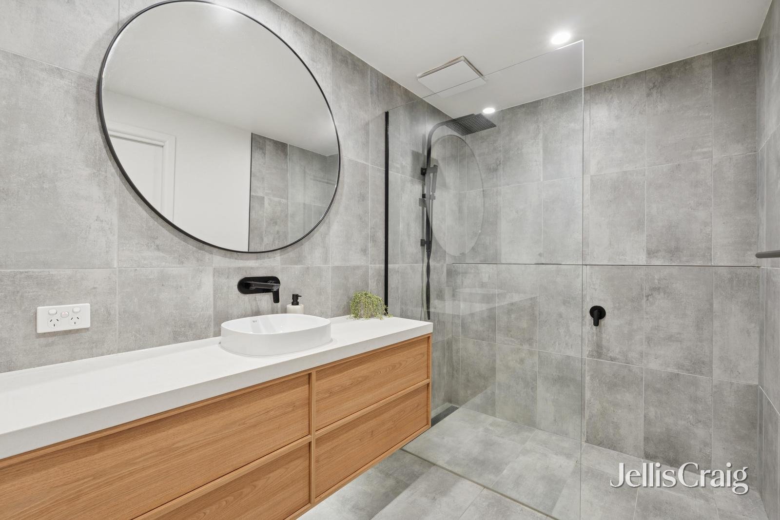 20 Carroll Avenue, Croydon image 9