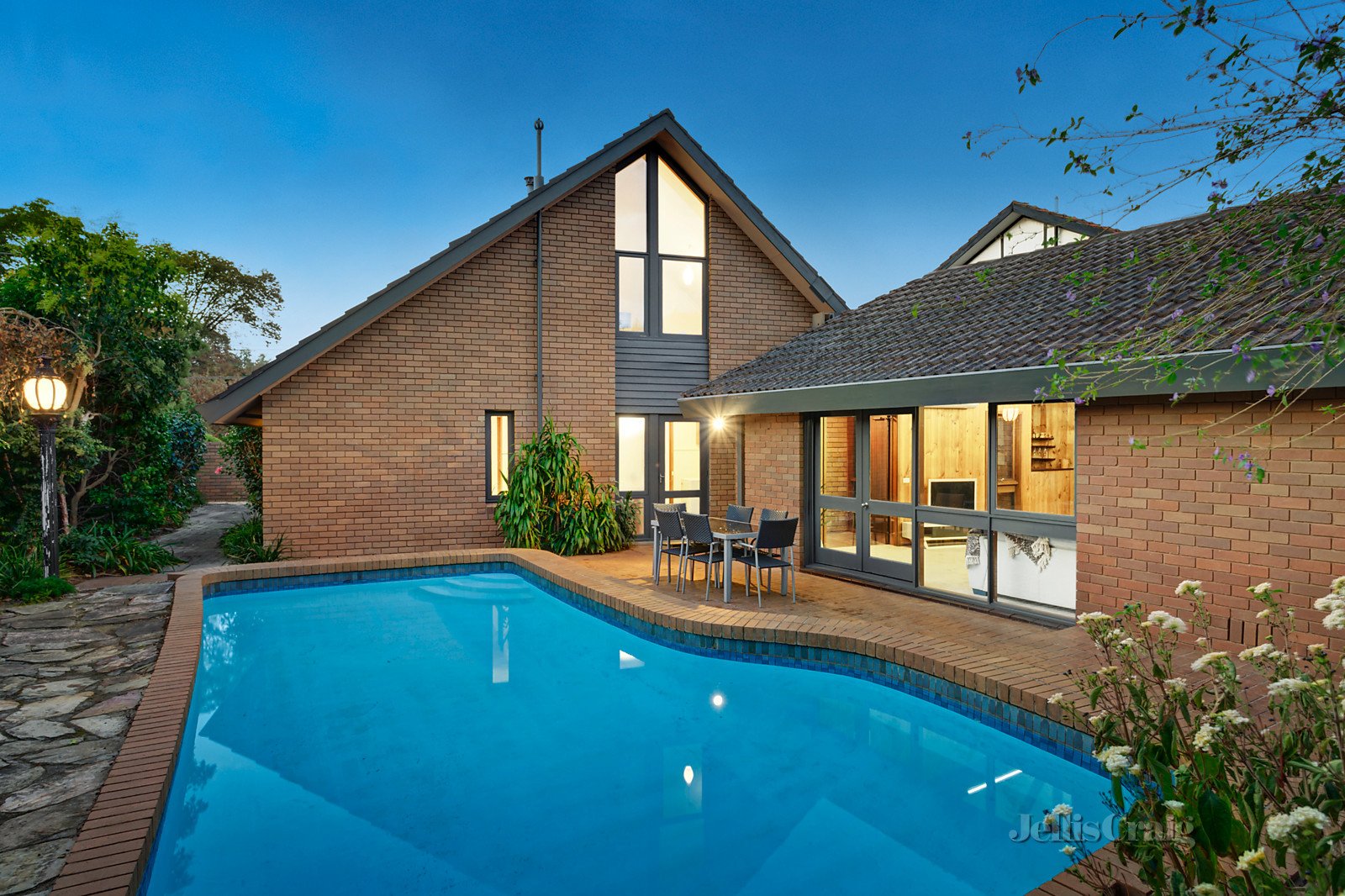20 Carron Street, Balwyn North image 7