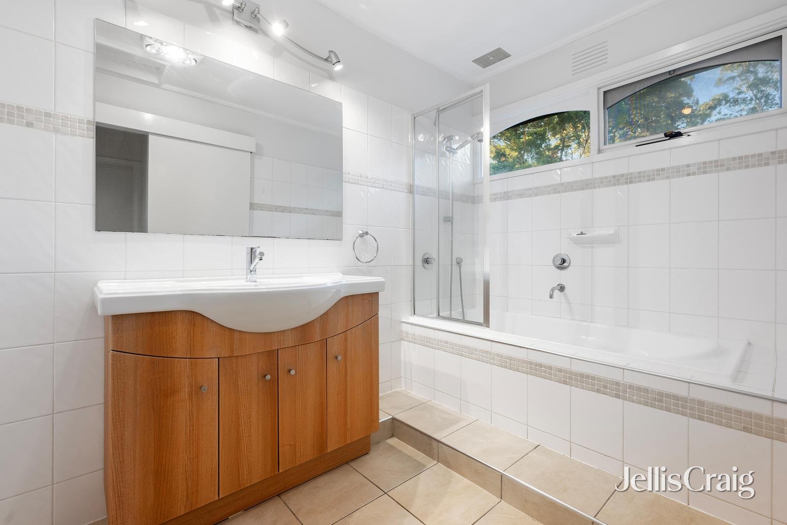 20 Dean Avenue, Mount&nbsp;Waverley image 8