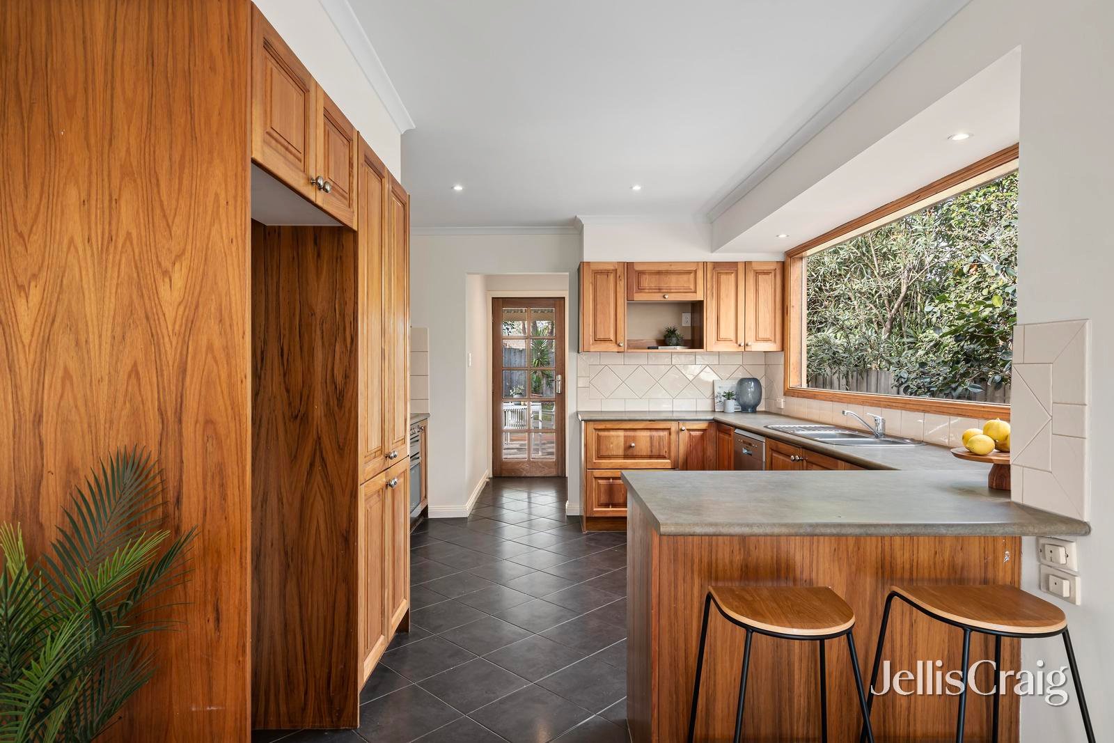 20 Dixon Avenue, Croydon image 4