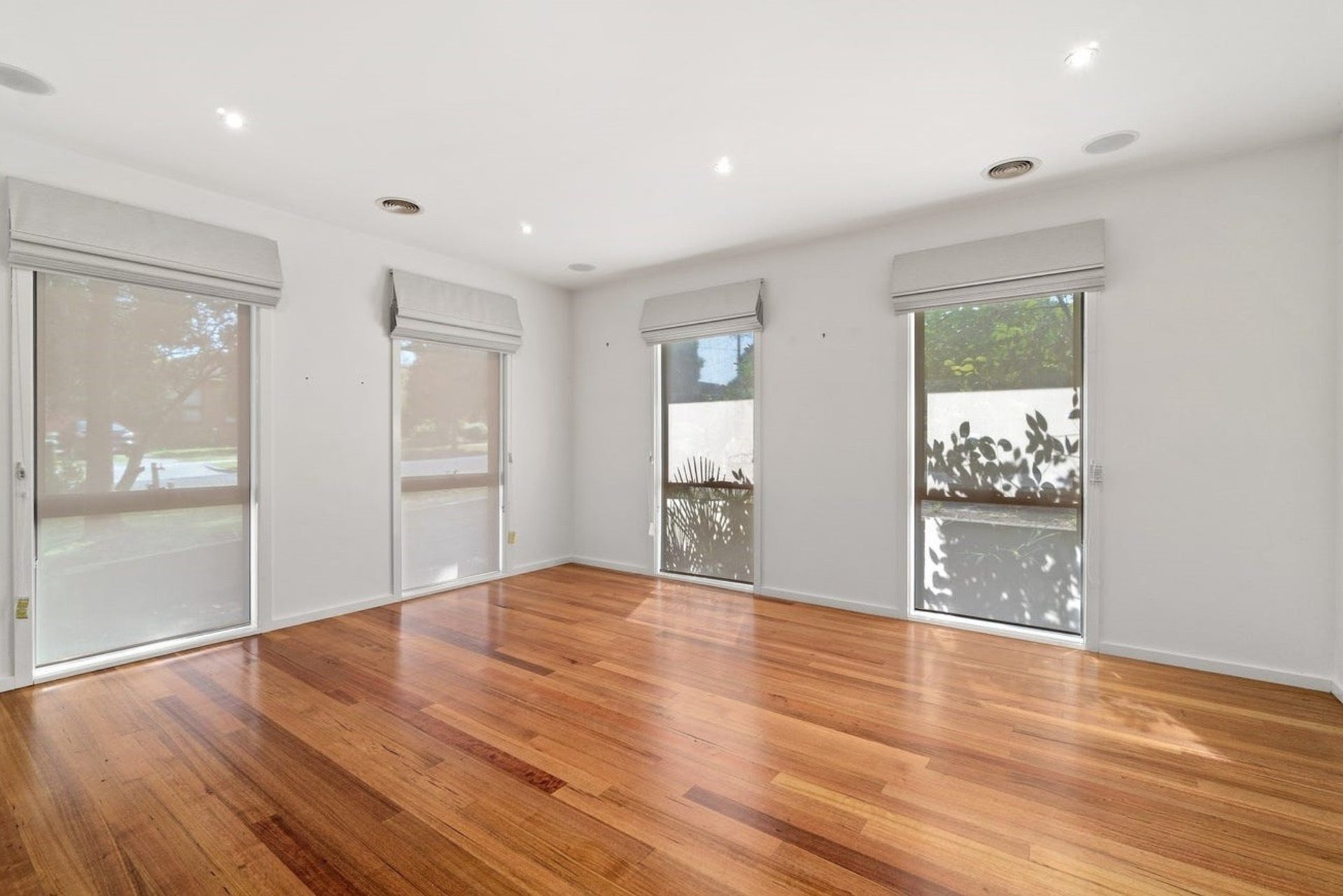 20 Fromhold Drive, Doncaster image 3