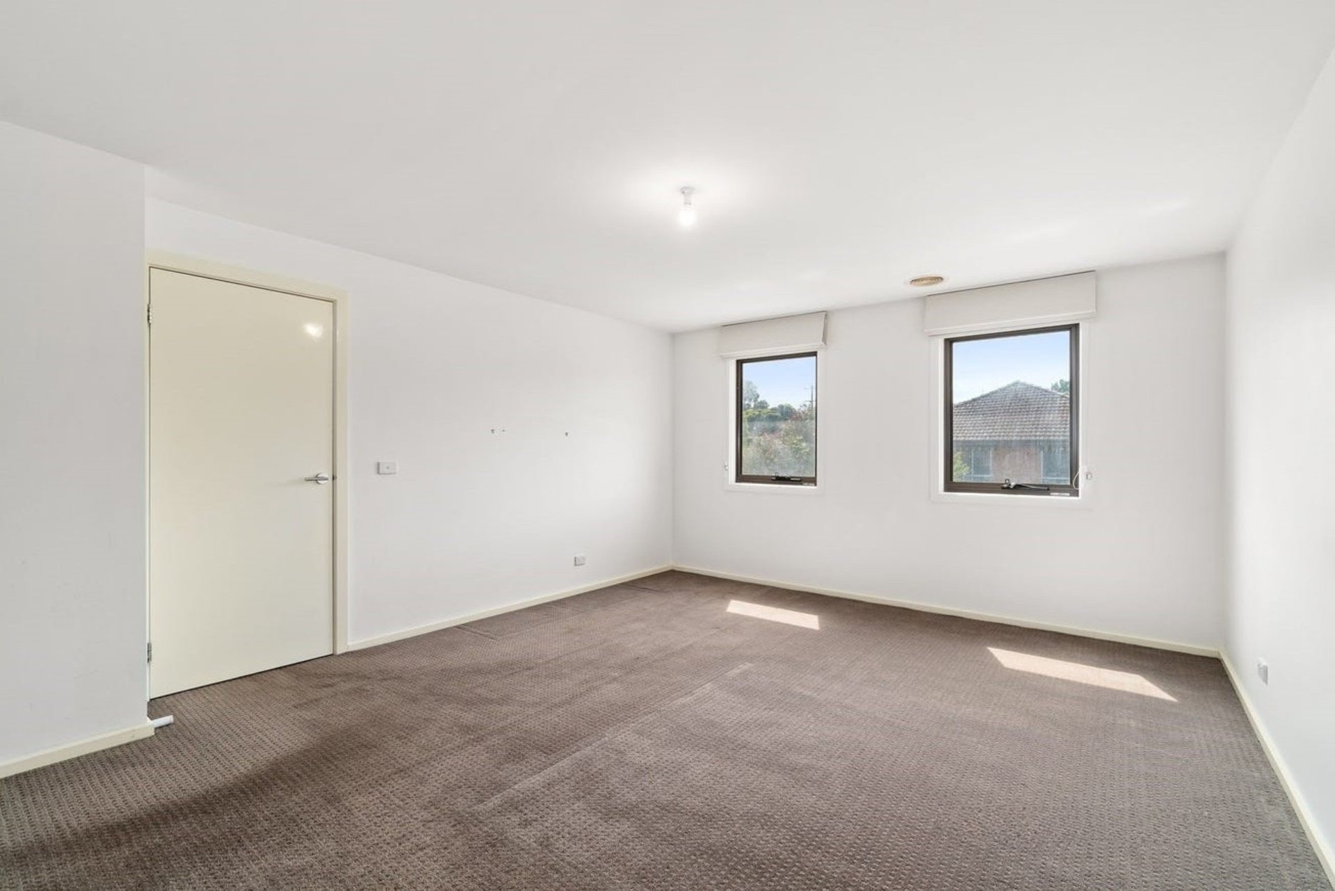 20 Fromhold Drive, Doncaster image 5