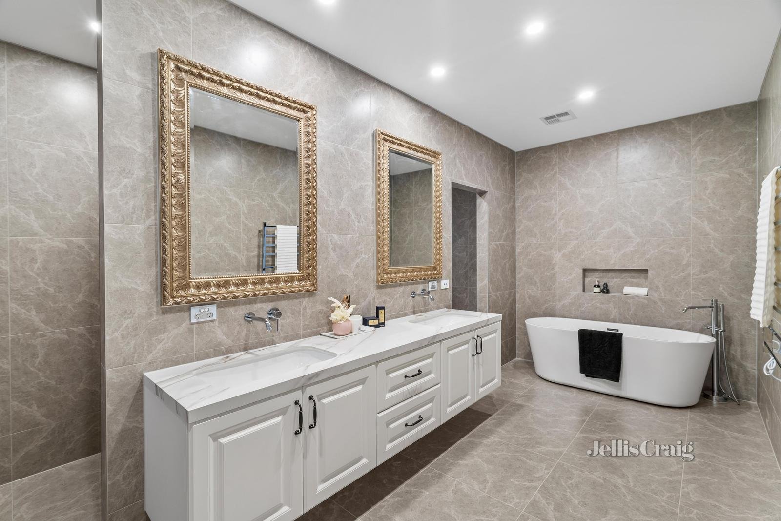 20 Garwain Parade, Glen Waverley image 13