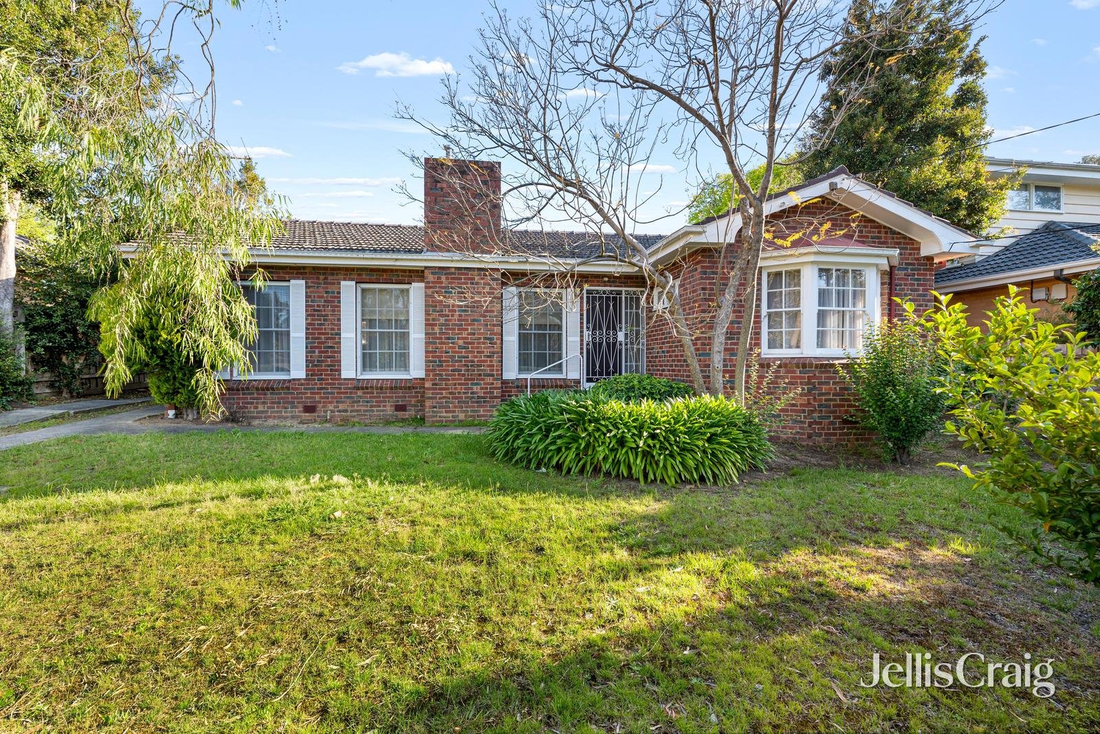 20 Greenways Road, Glen Waverley image 2