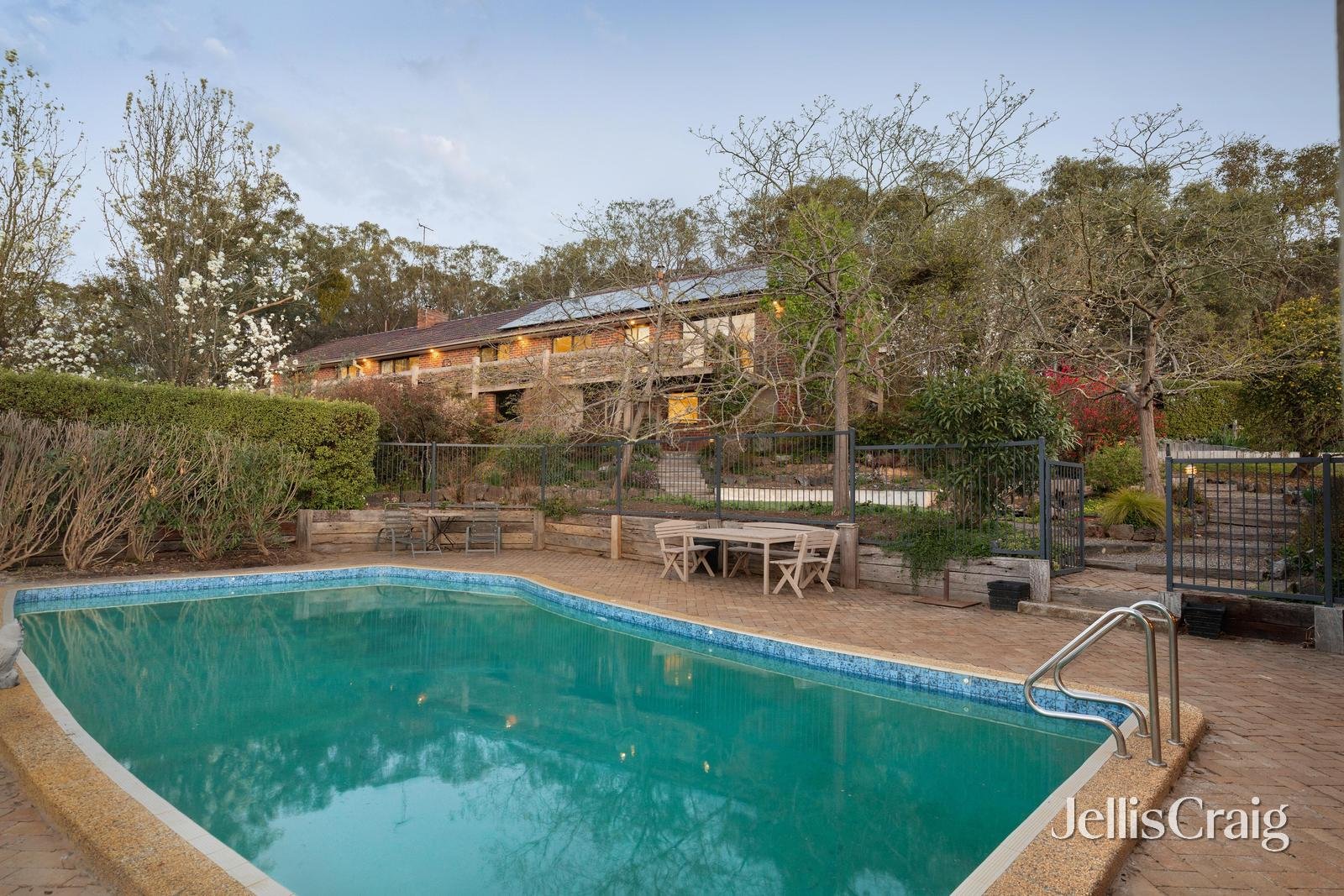 20 Heather Avenue, Hurstbridge image 2