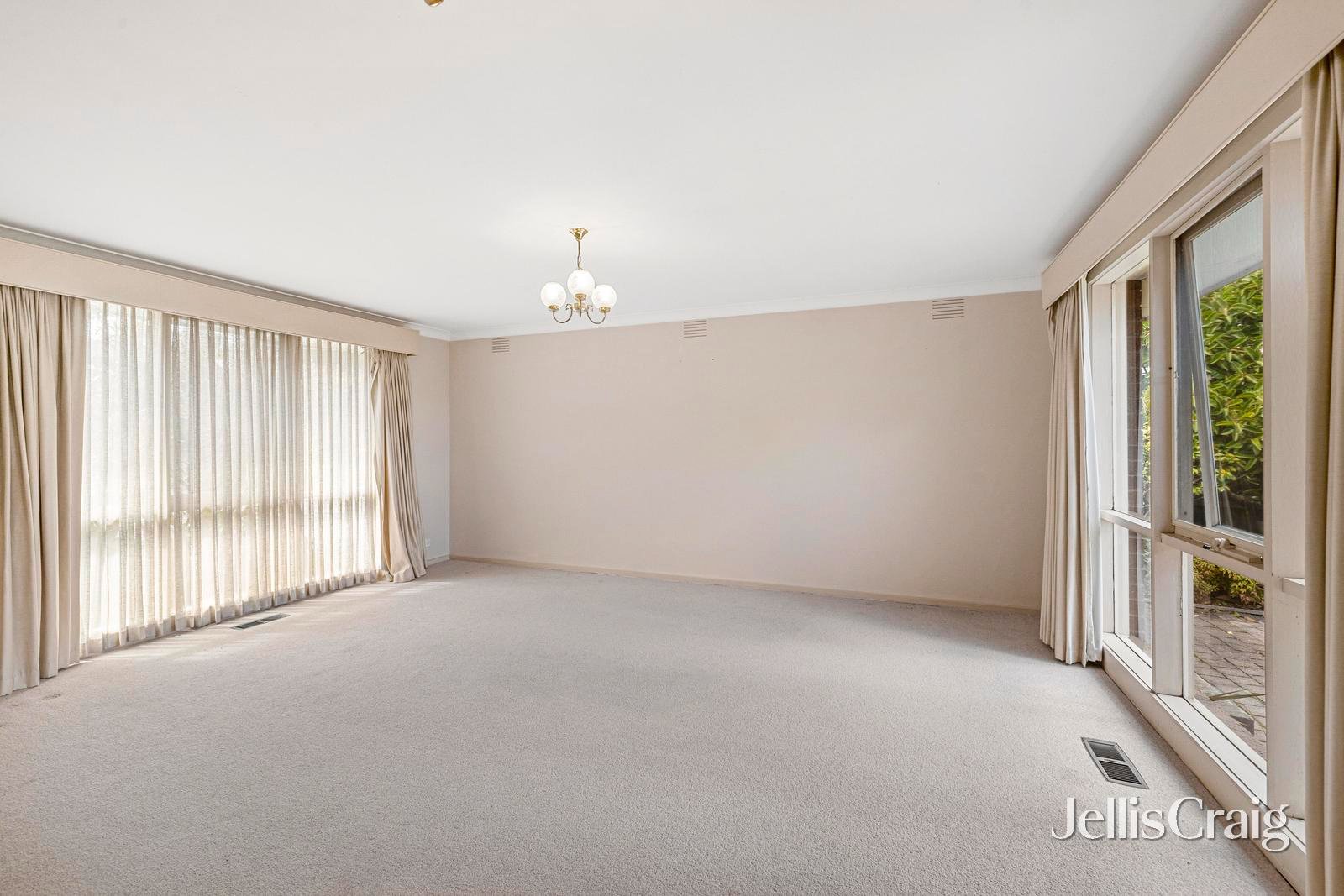 20 Hillside Road, Mount Waverley image 2