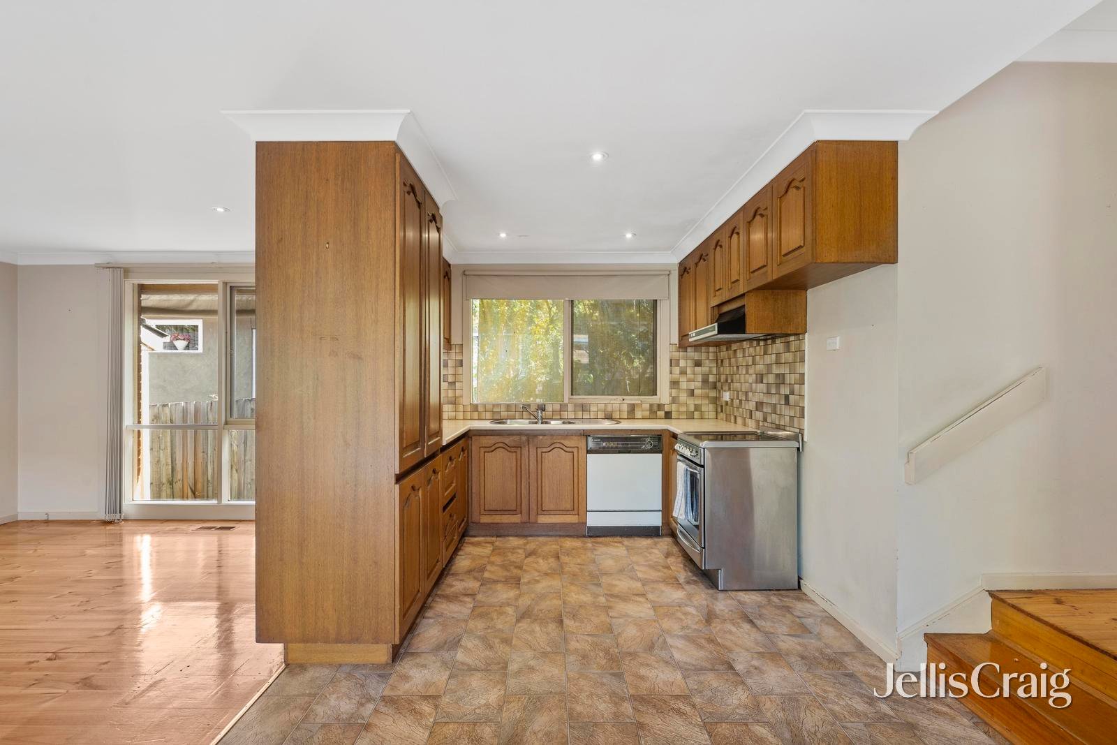 20 Hillside Road, Mount Waverley image 5