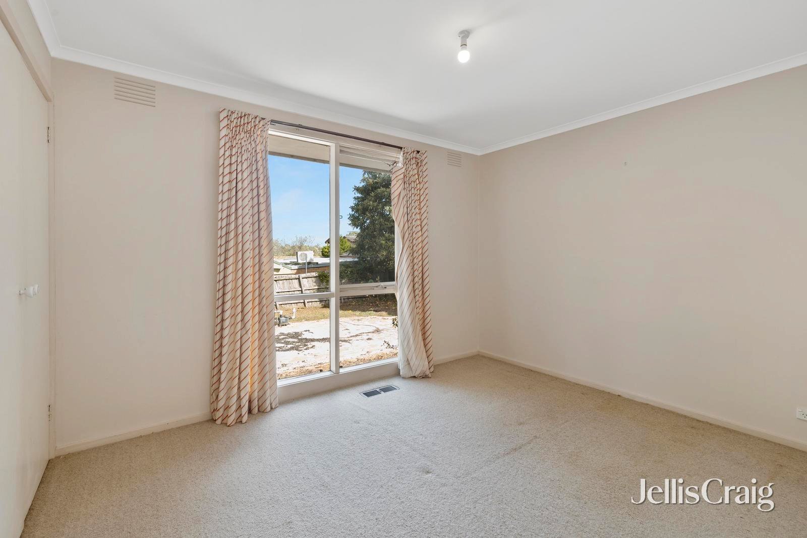 20 Hillside Road, Mount Waverley image 8