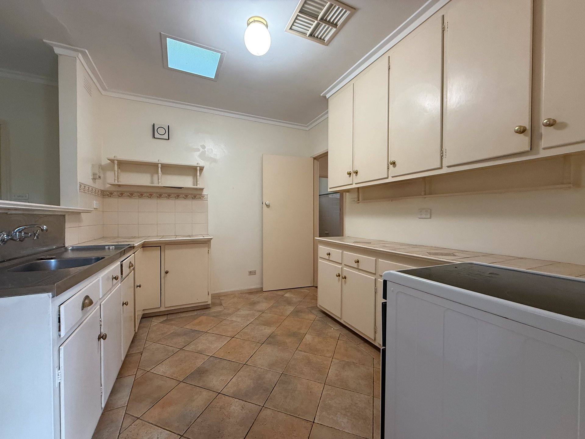 20 Kennedy Avenue, Ringwood image 4