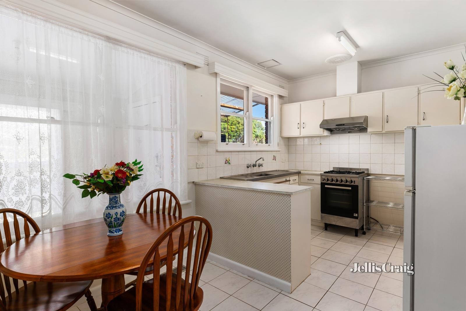 20 Kiers Avenue, Mount Waverley image 4