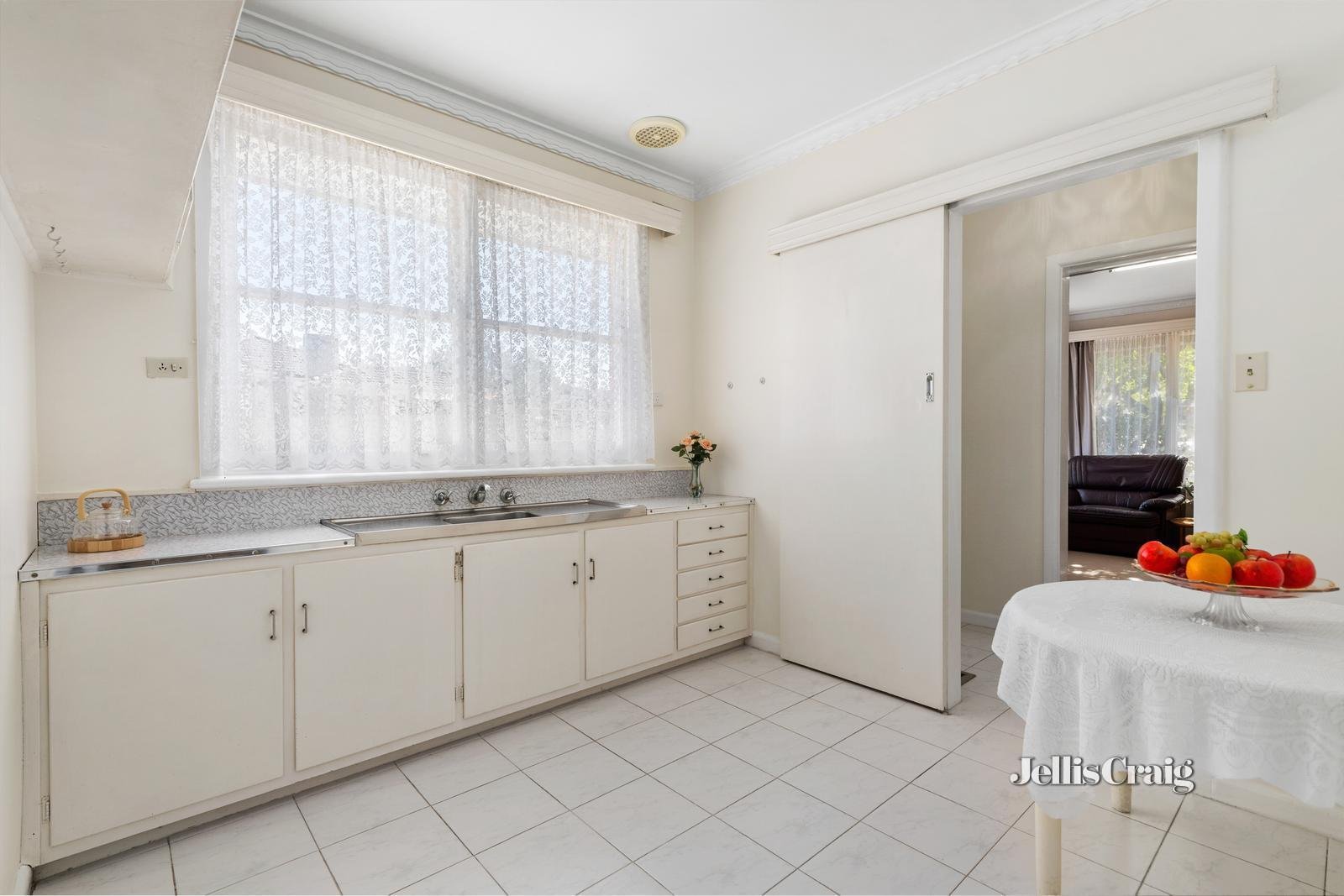 20 Kiers Avenue, Mount Waverley image 6