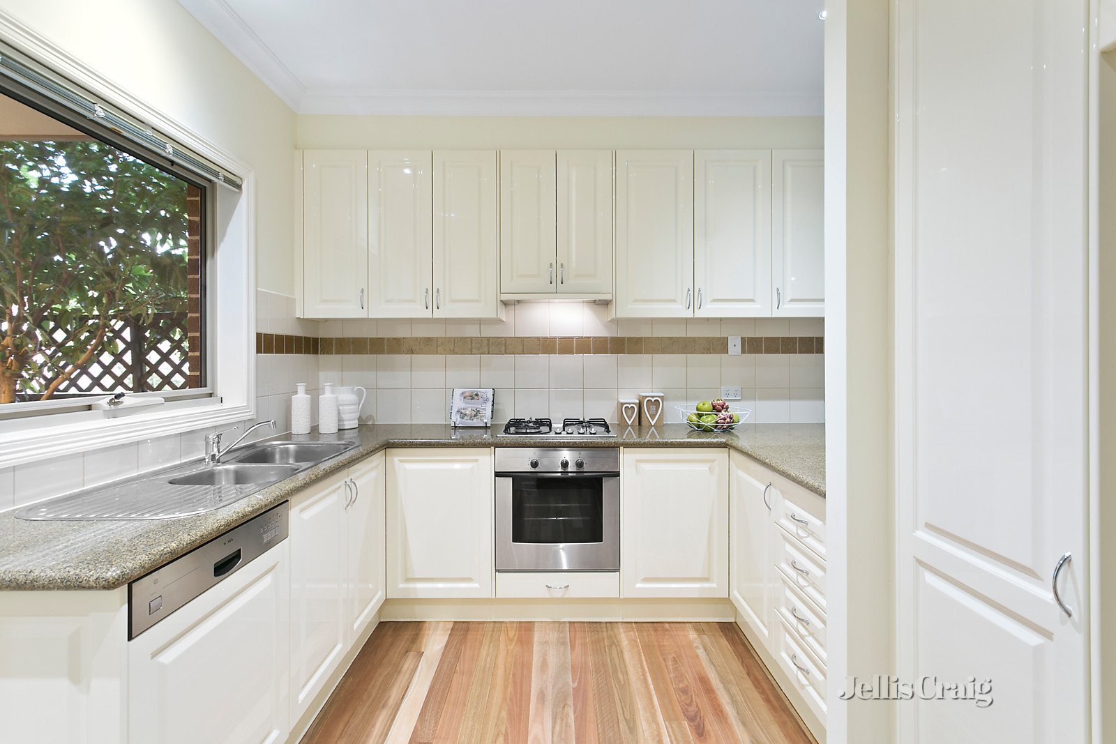 20 Kingswood Rise, Box Hill South image 4