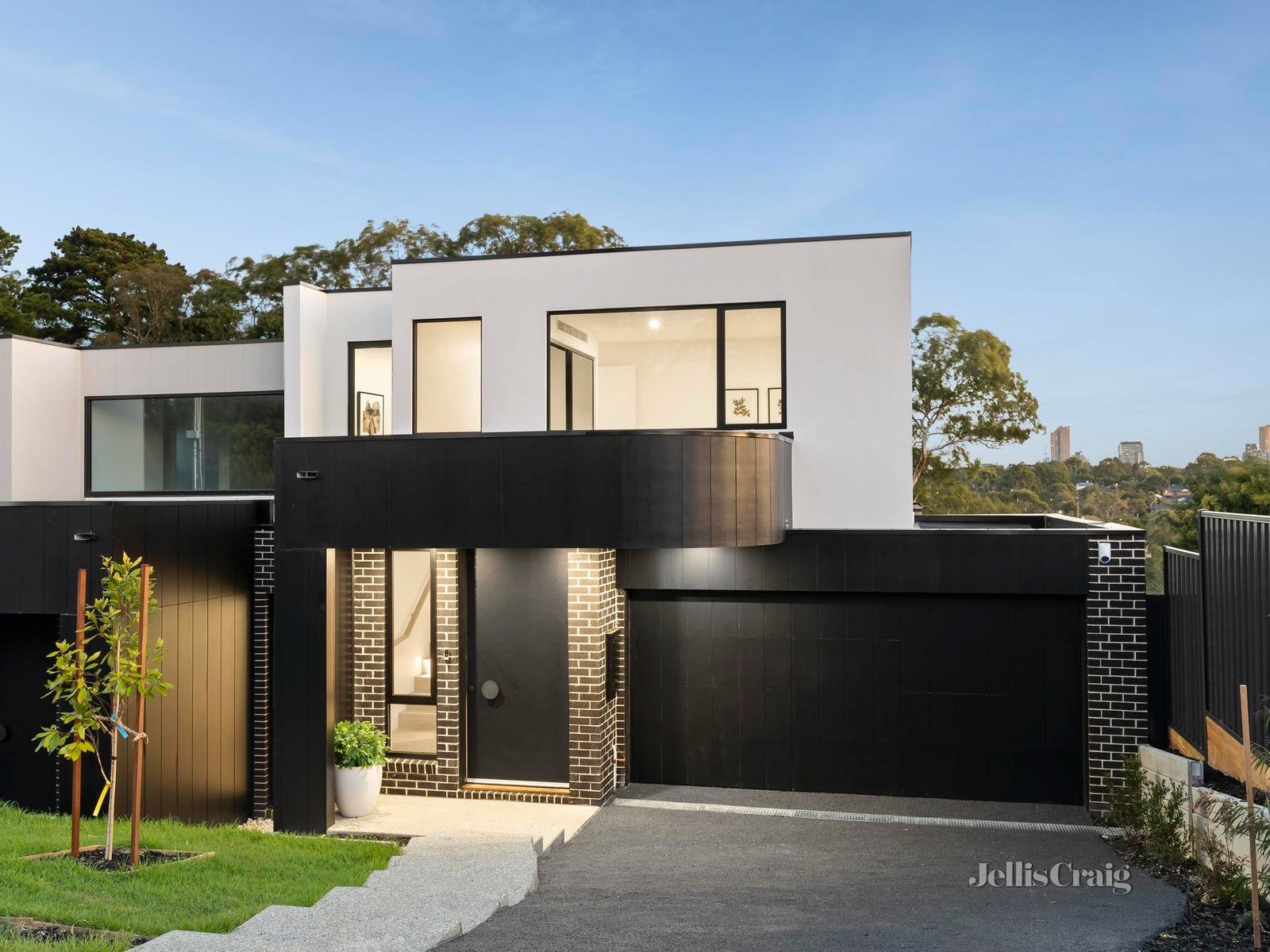 20 Larkspur Avenue, Doncaster image 2