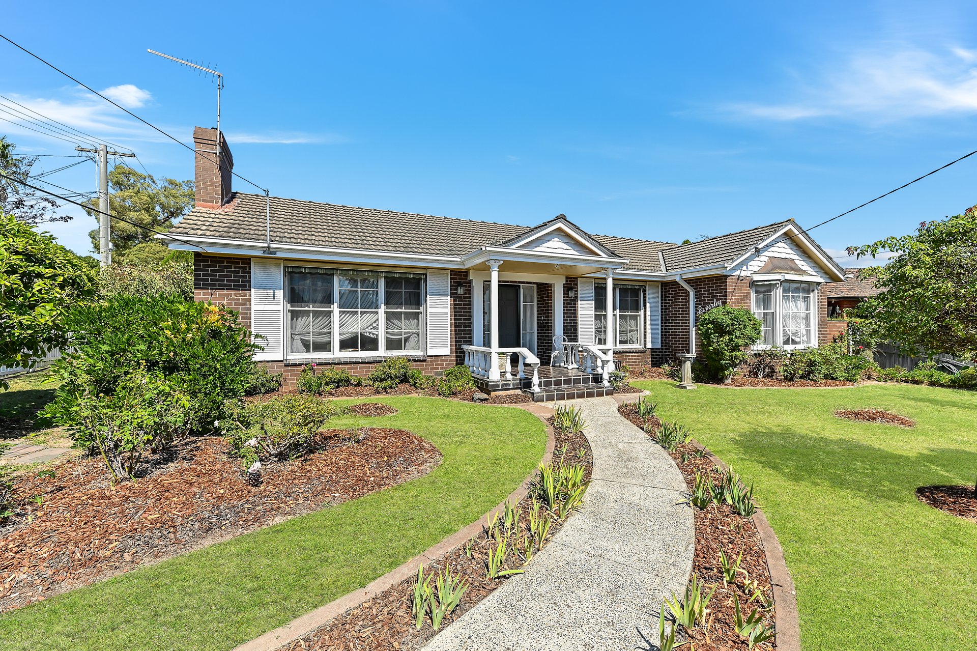 20 Lynden Grove, Mount Waverley image 2