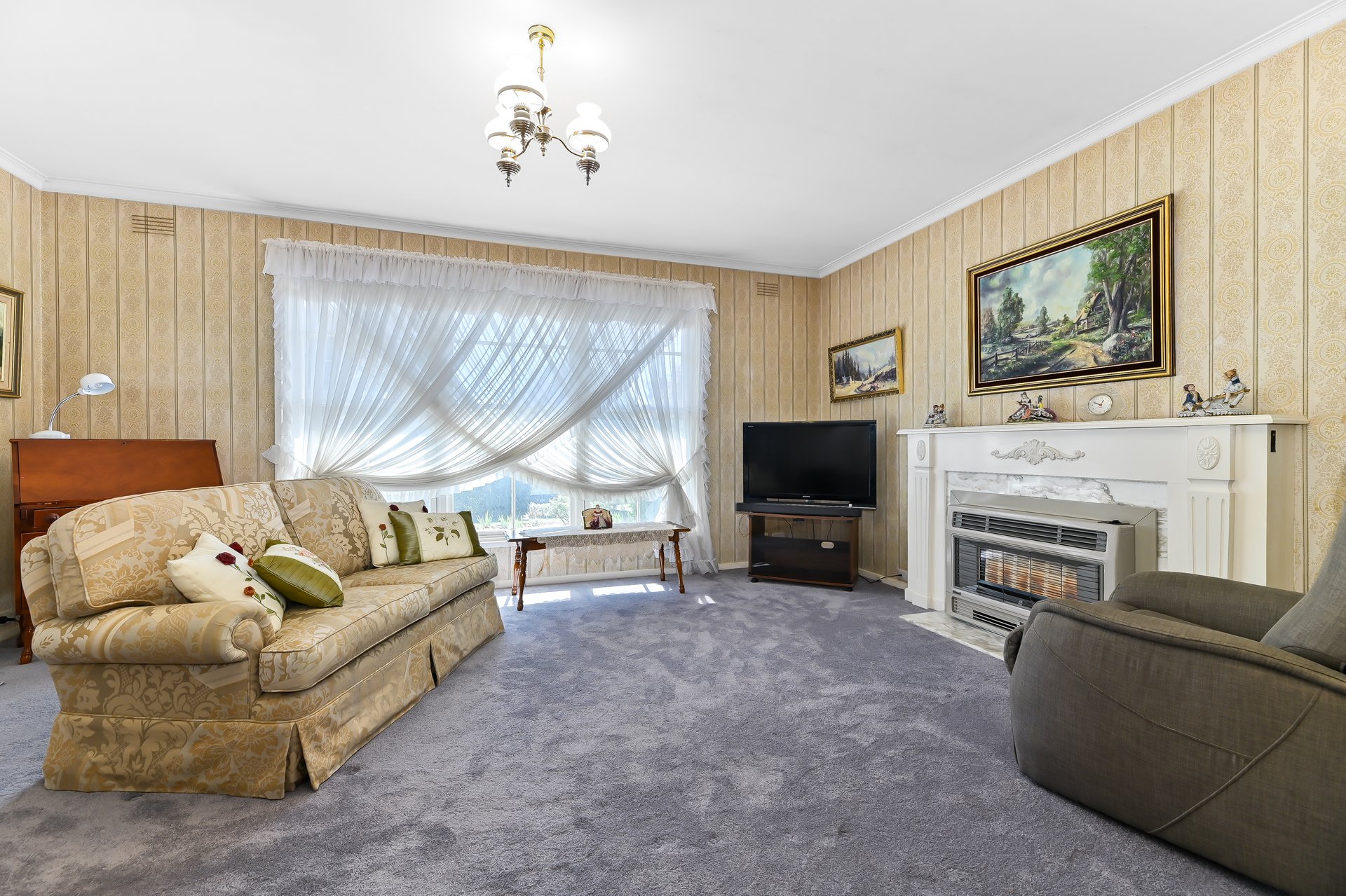 20 Lynden Grove, Mount Waverley image 4